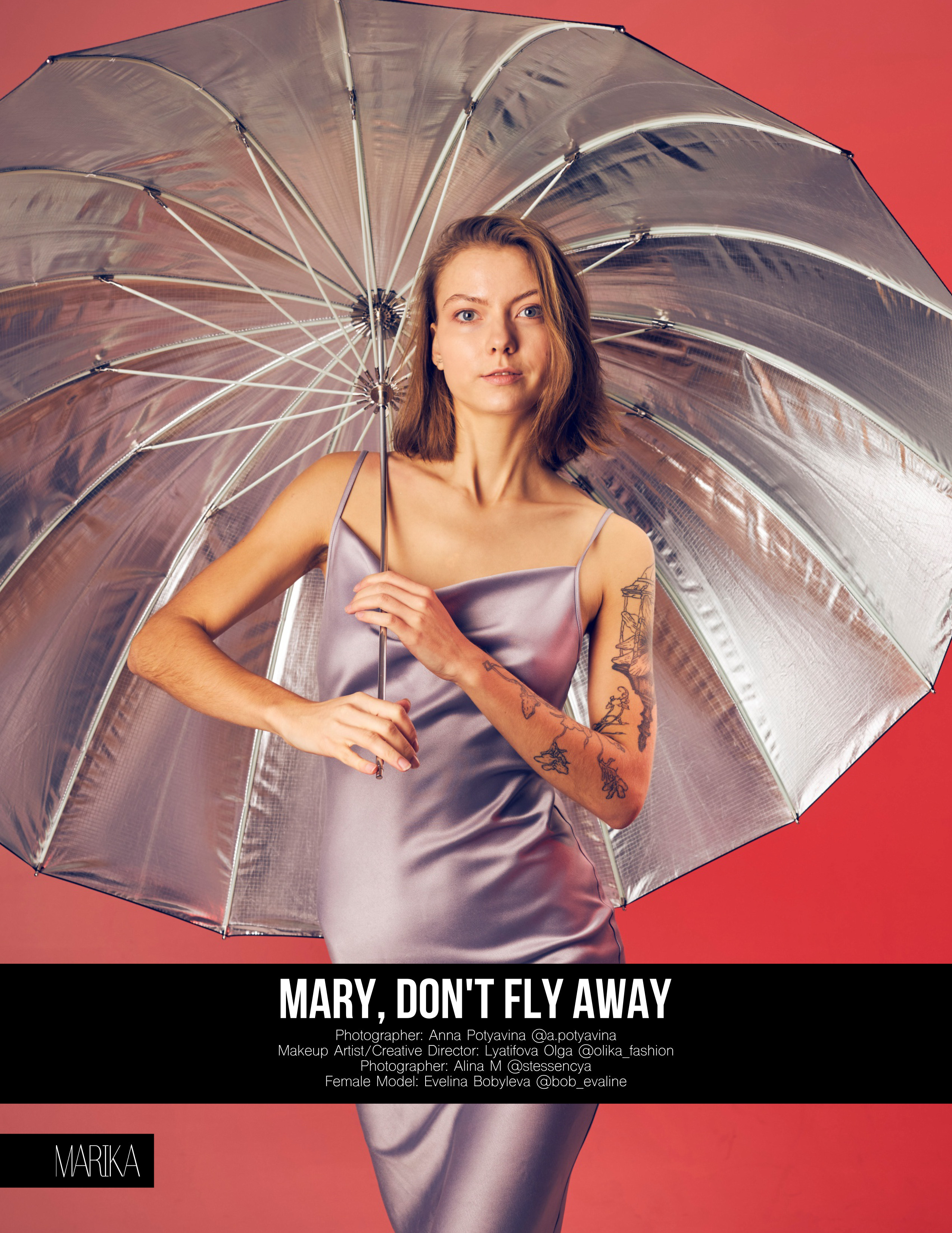 Портрет девушки в сиреневом платье на бретельках с огромным серебристым зонтом