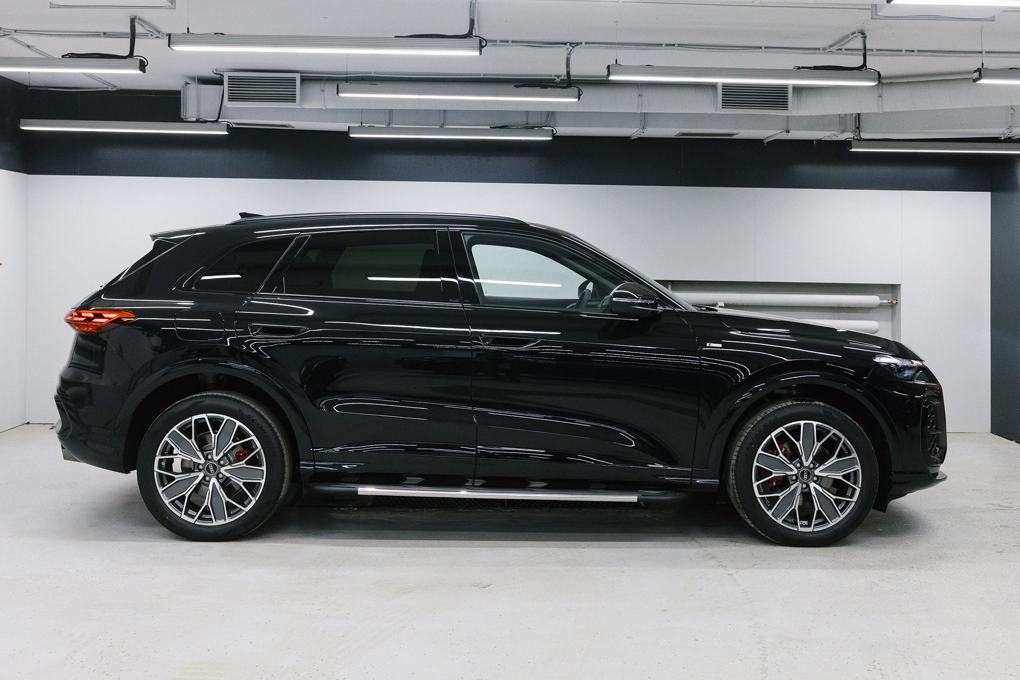 Audi Q5  40 TFSI 2.0 S tronic (204 л. с.). Автосалон «Х-Авто»