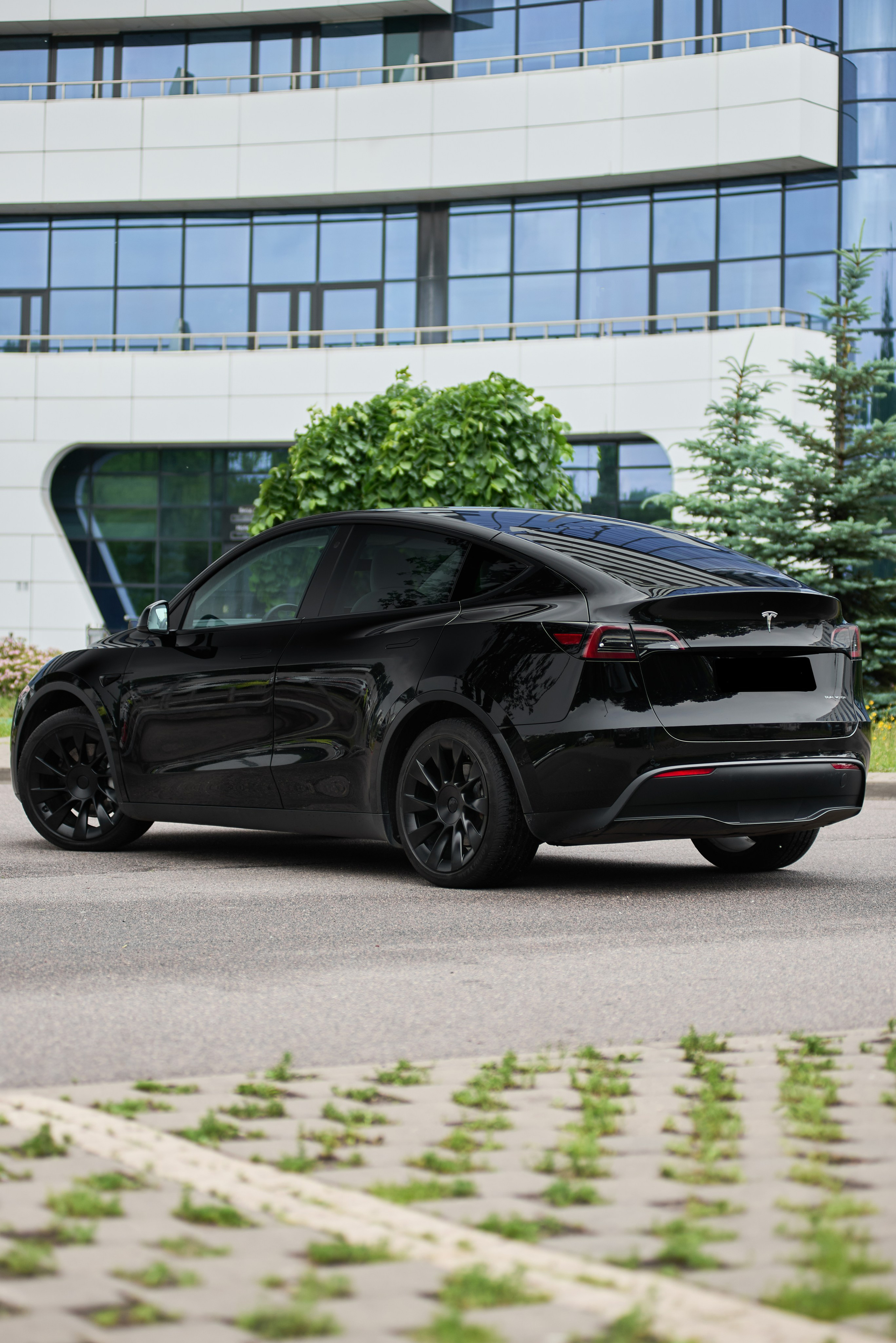 Tesla Y. Автомобильный и интерьерный фотограф в Минске Александр Тагаев