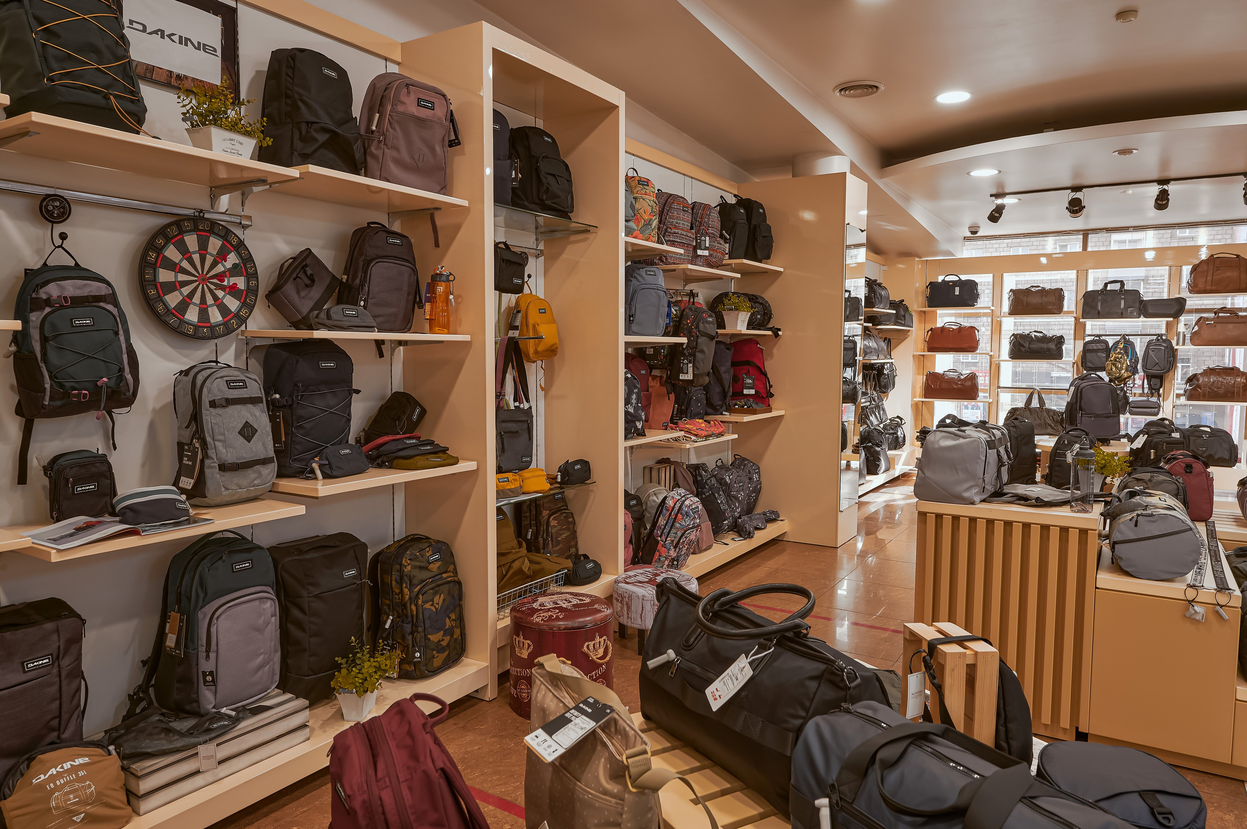 Портфолио по интерьерной и экстерьерной фотосъёмки: Мир Сумок — Правый берег. Фотограф Яковлев Роман — Красноярск