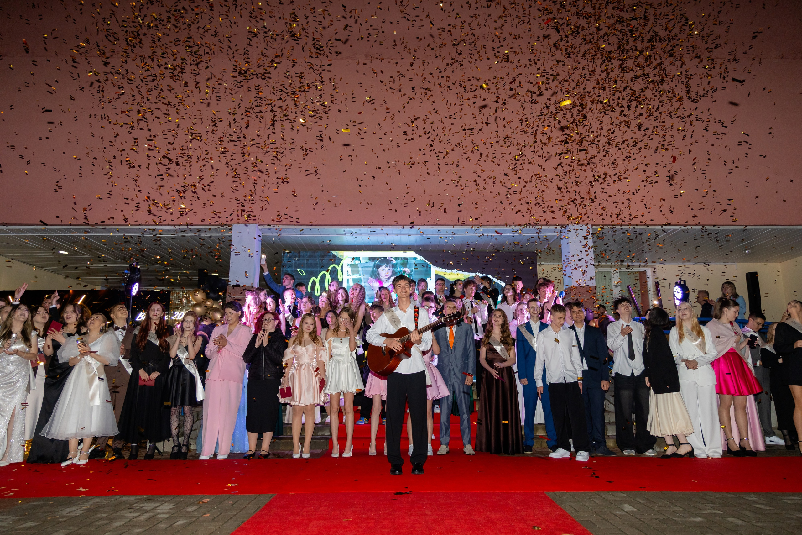 Школьный выпускной 2025 год в Минске, Беларуси. Свадебный фотограф в Минске/Беларуси Сергей Спиридонов