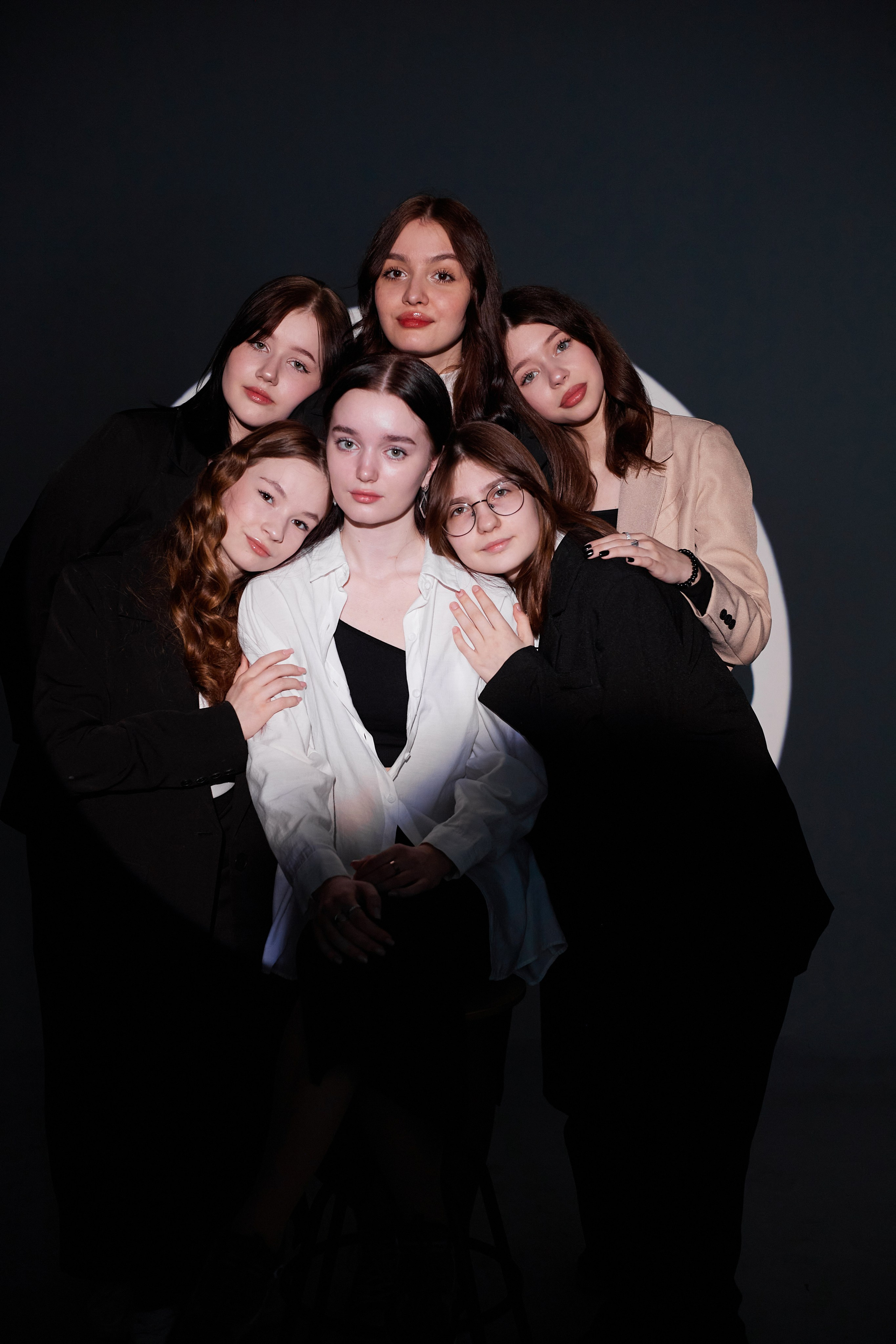 Заказать выпускной школьный альбом Тюмень. Выпускные альбомы в Тюмени для школ, садов, вузов спортивных секций