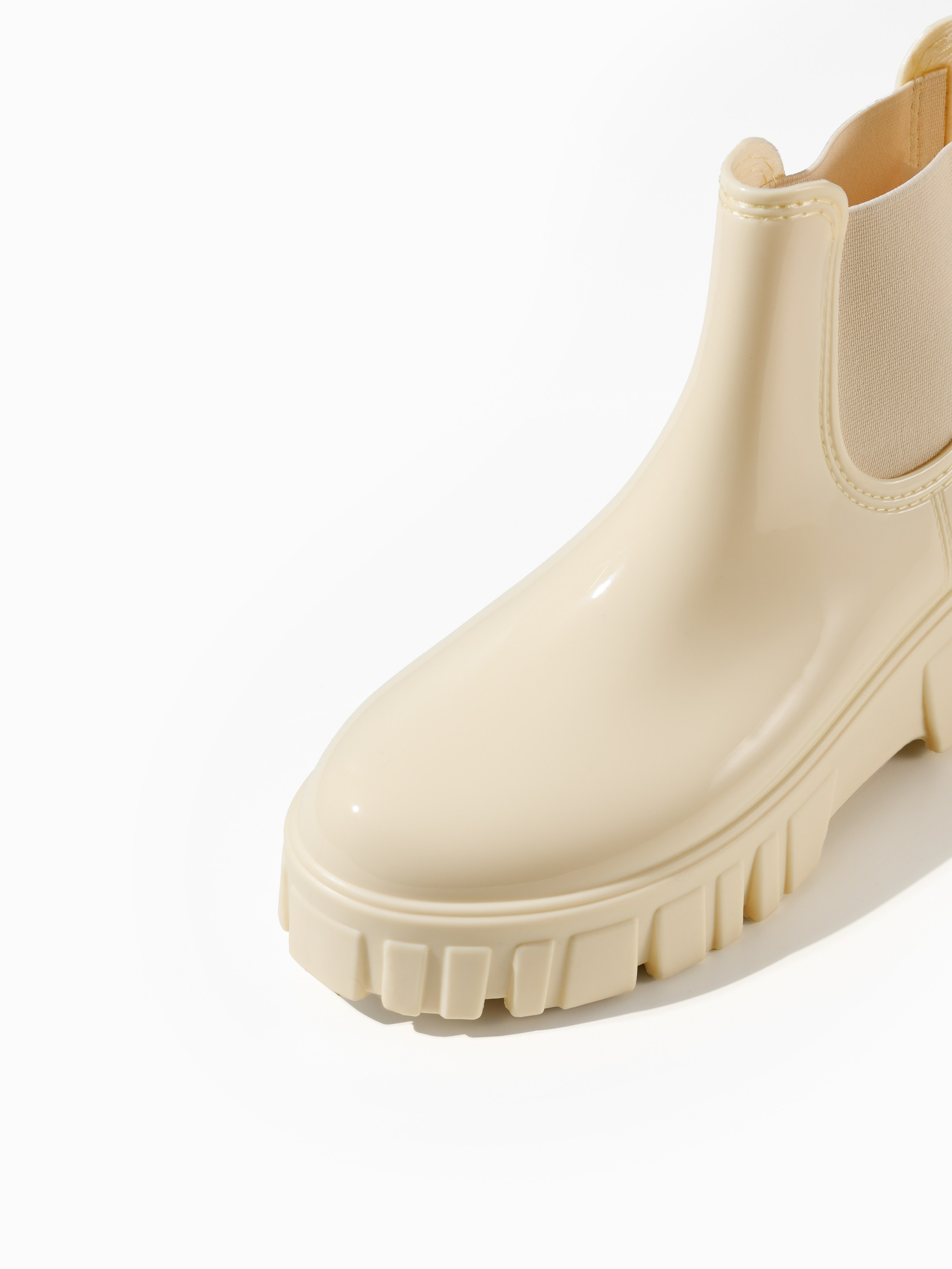 Обувь. Предметный фотограф, инфографика и видео в Санкт-Петербурге