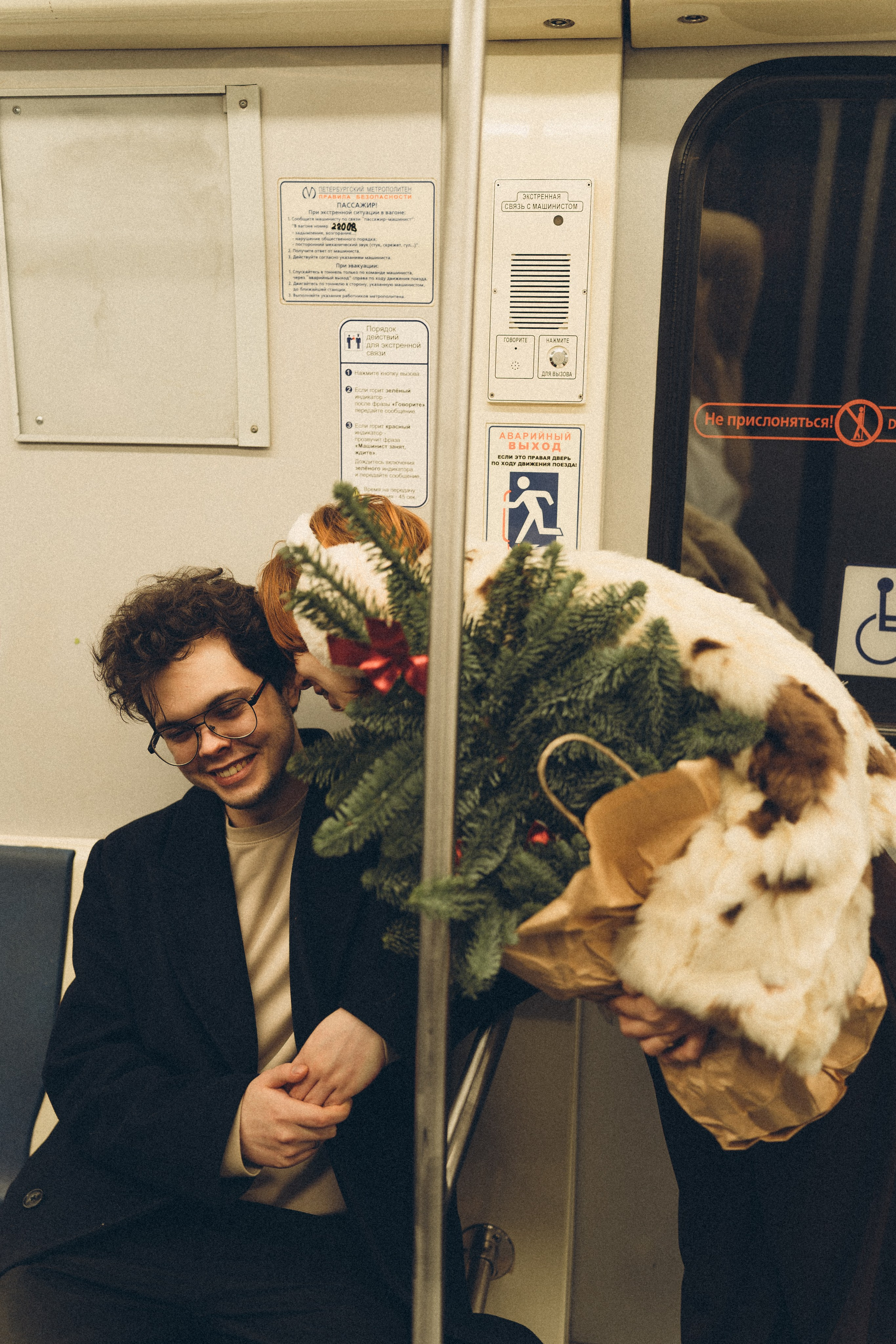 НОВОГОДНЯЯ ФОТОСЕСИИЯ ПАРЫ В МЕТРО ЛЮБОВЬ. Профессиональный фотограф, Санкт-Петербург — Виктория Богомолова