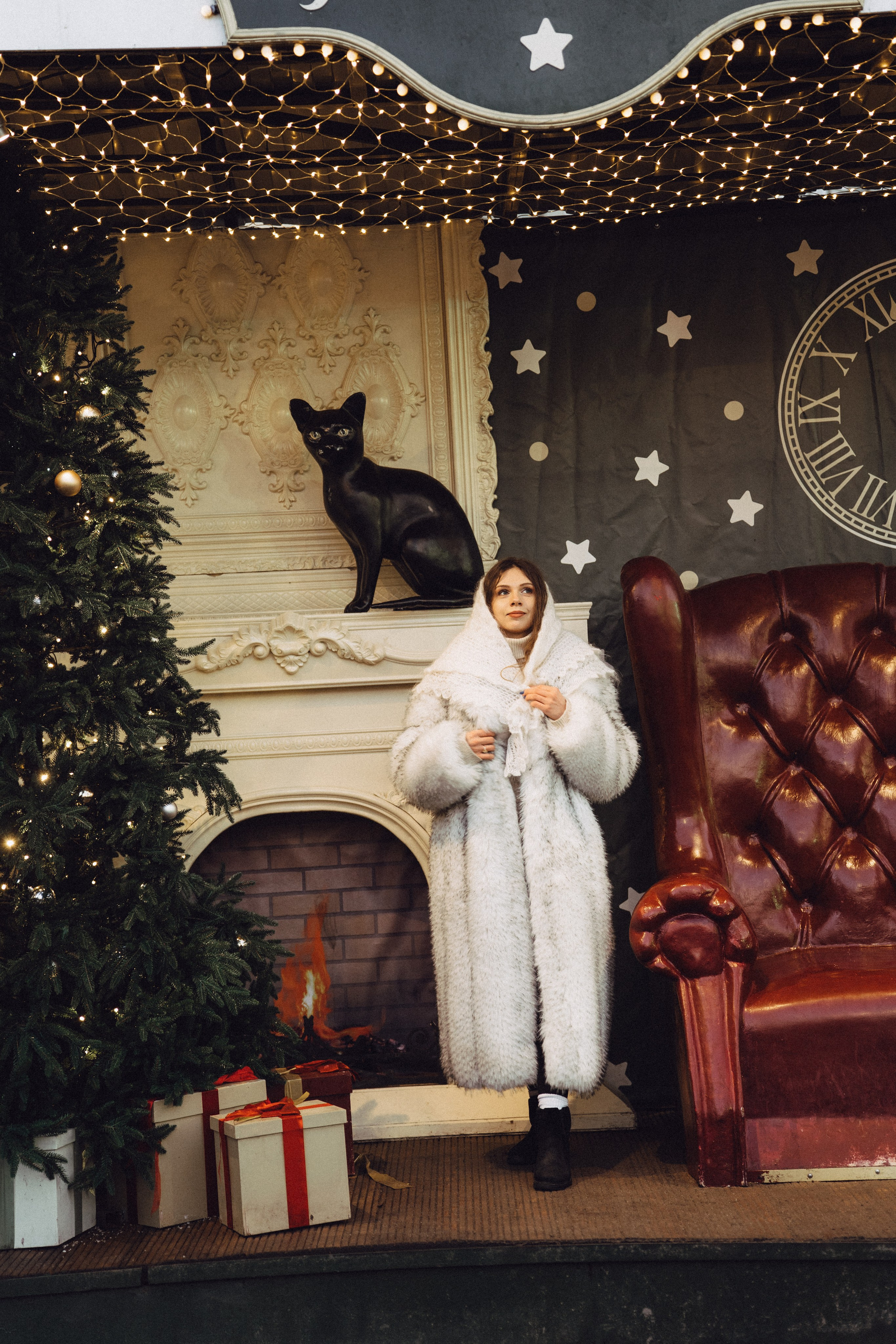 ПРОГУЛКА НА МАНЕЖНОЙ ПЛОЩАДИ ДЛЯ ДЕВУШКИ ПЕРЕД НОВЫМ ГОДОМ (НОВОГОДНЯЯ ФОТОСЕССИИЯ НА МАНЕЖНОЙ ПЛОЩАДИ). Профессиональный фотограф, Санкт-Петербург — Виктория Богомолова