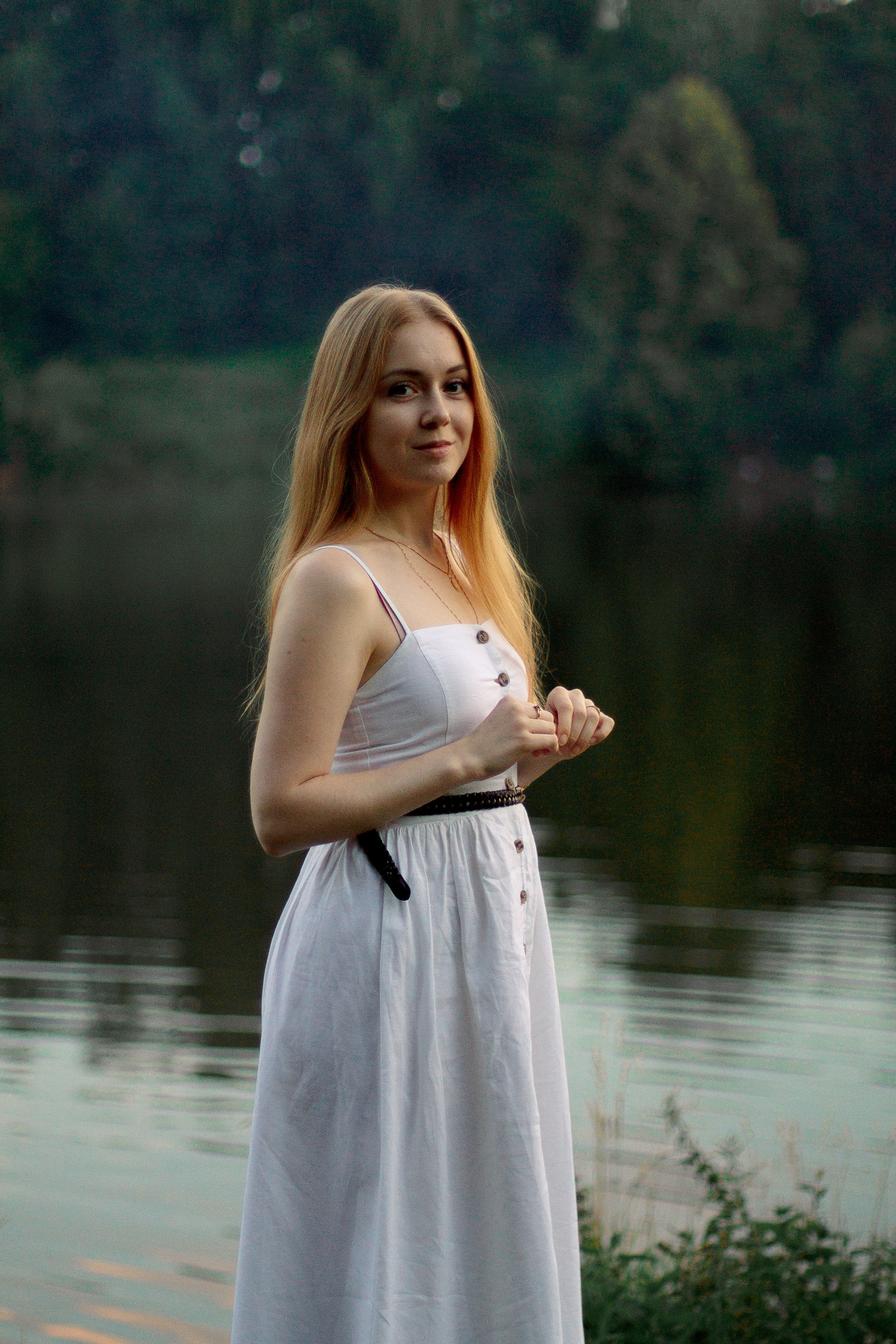 Портрет девушки летом, фотосессия девушки в Суханово, девушка на закате, девушка около реки