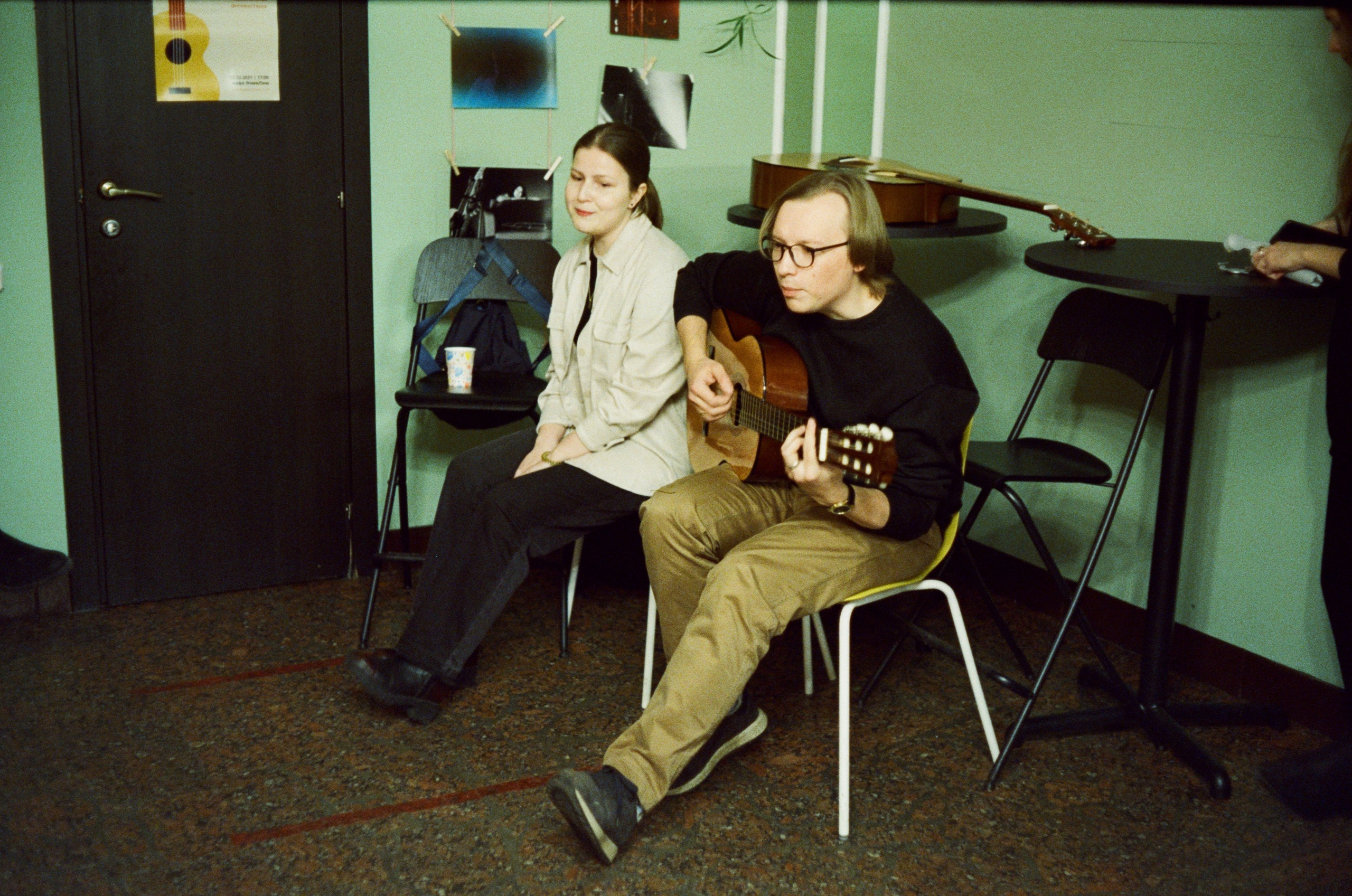 12.12.2021 // Гитара и фотография. Фотовыставки serebro.gallery, в которых автором можешь стать ты! | Москва