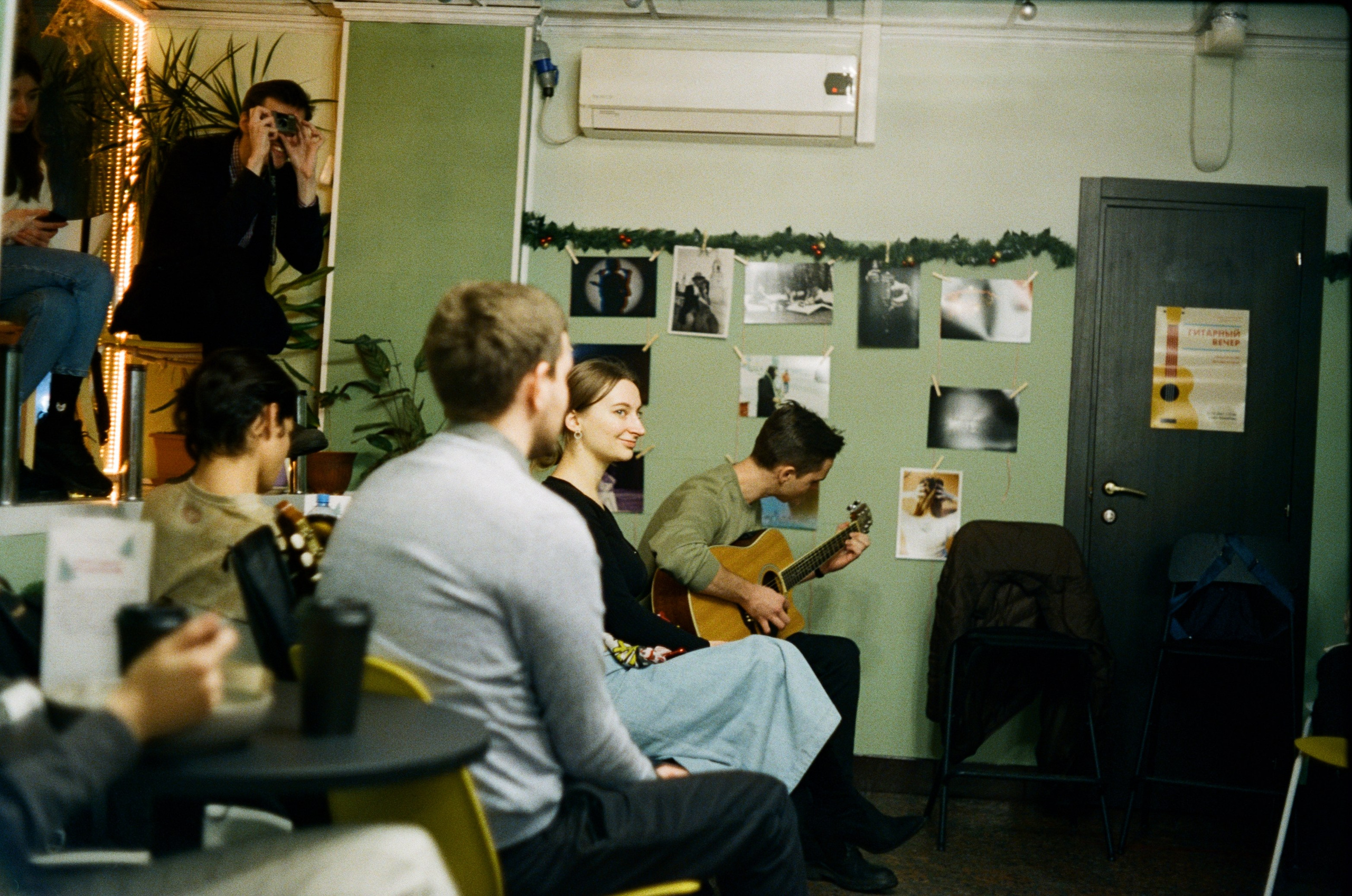 12.12.2021 // Гитара и фотография. Фотовыставки serebro.gallery, в которых автором можешь стать ты! | Москва