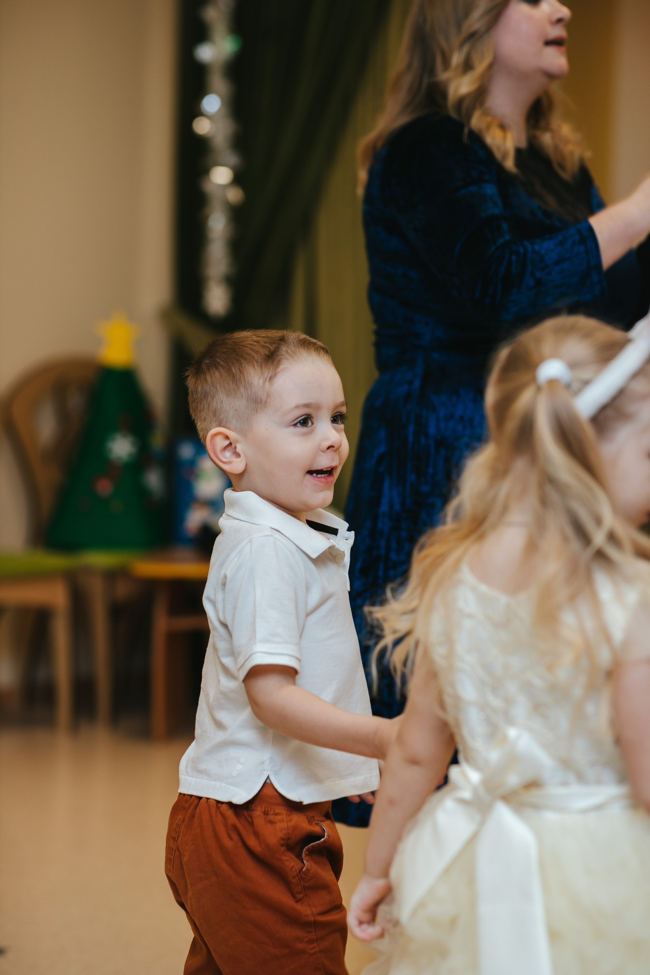 Новогодний утренник в младшей группе. Семейный lifestyle фотограф в Санкт-Петербурге Людмила Пахомова