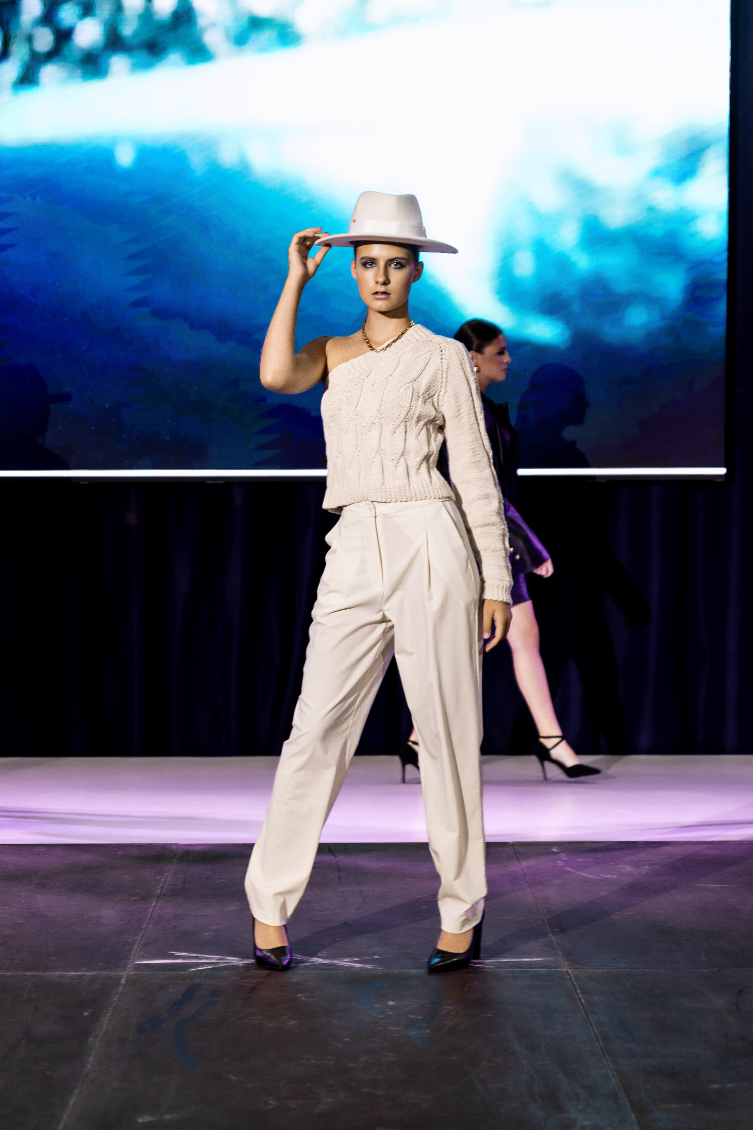 Модное шоу «Fashion V»