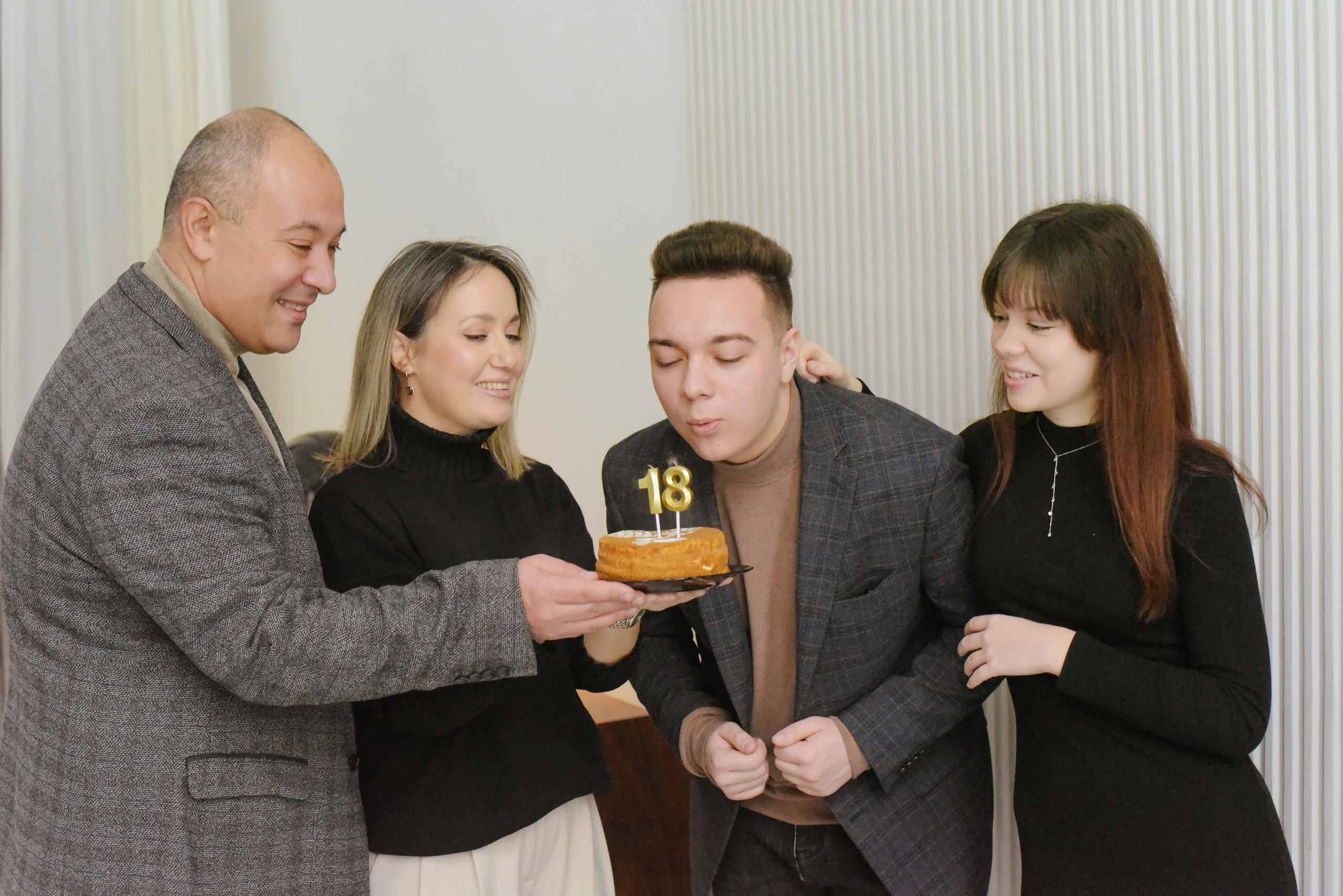 Молодые родители и взрослые дети. Фотограф Лола Волна, город Москва