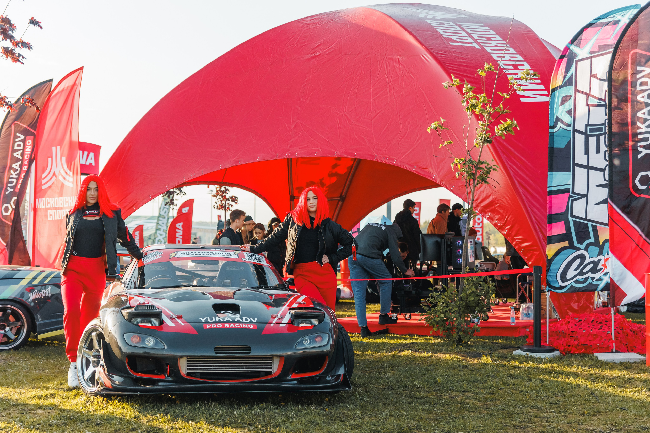 Выставка и дрифт машин. Репортажный фотограф. Москва. Алина Ланская