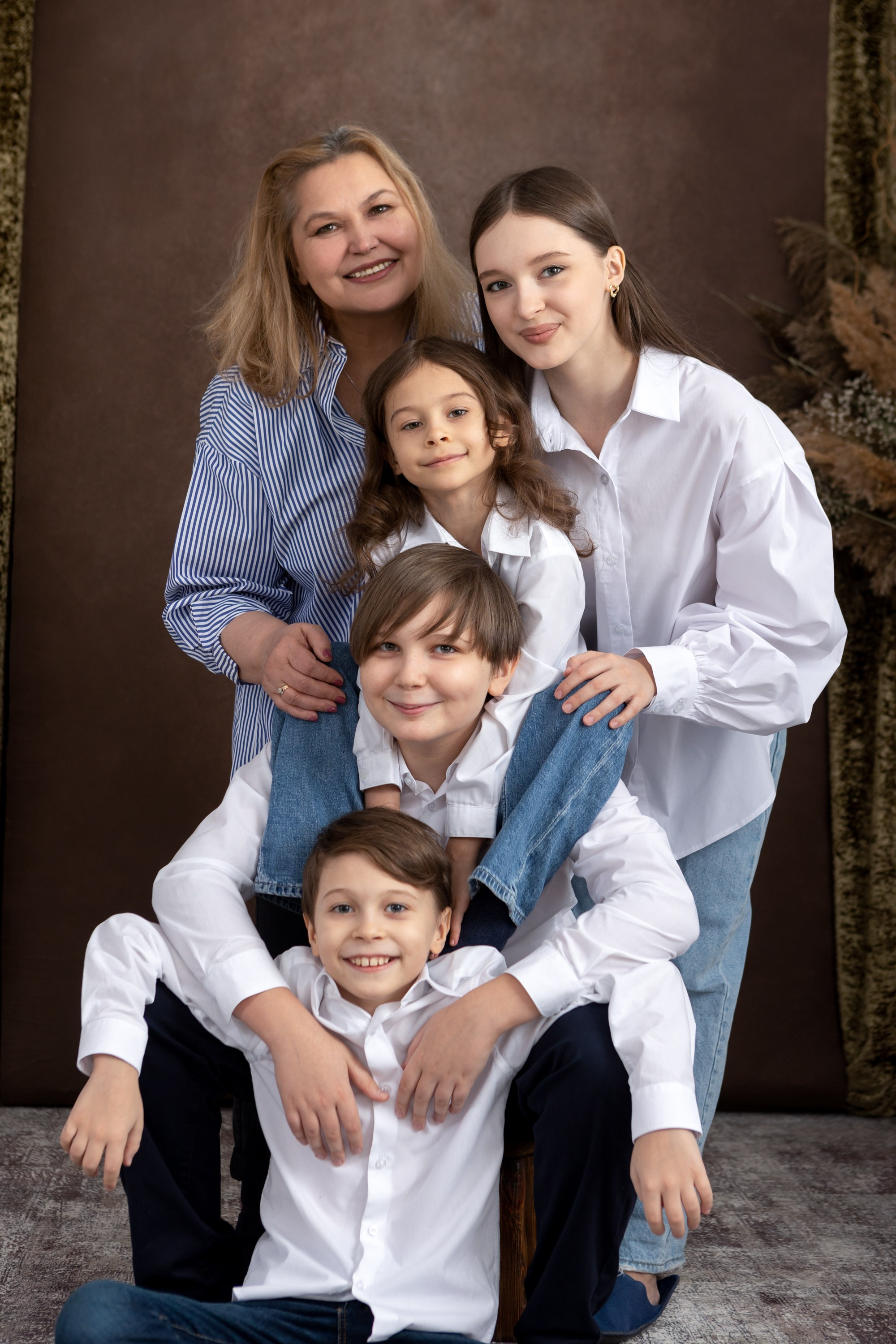 Семейная фотосессия в студии. Фотограф в Оренбурге. Профессиональный фотограф