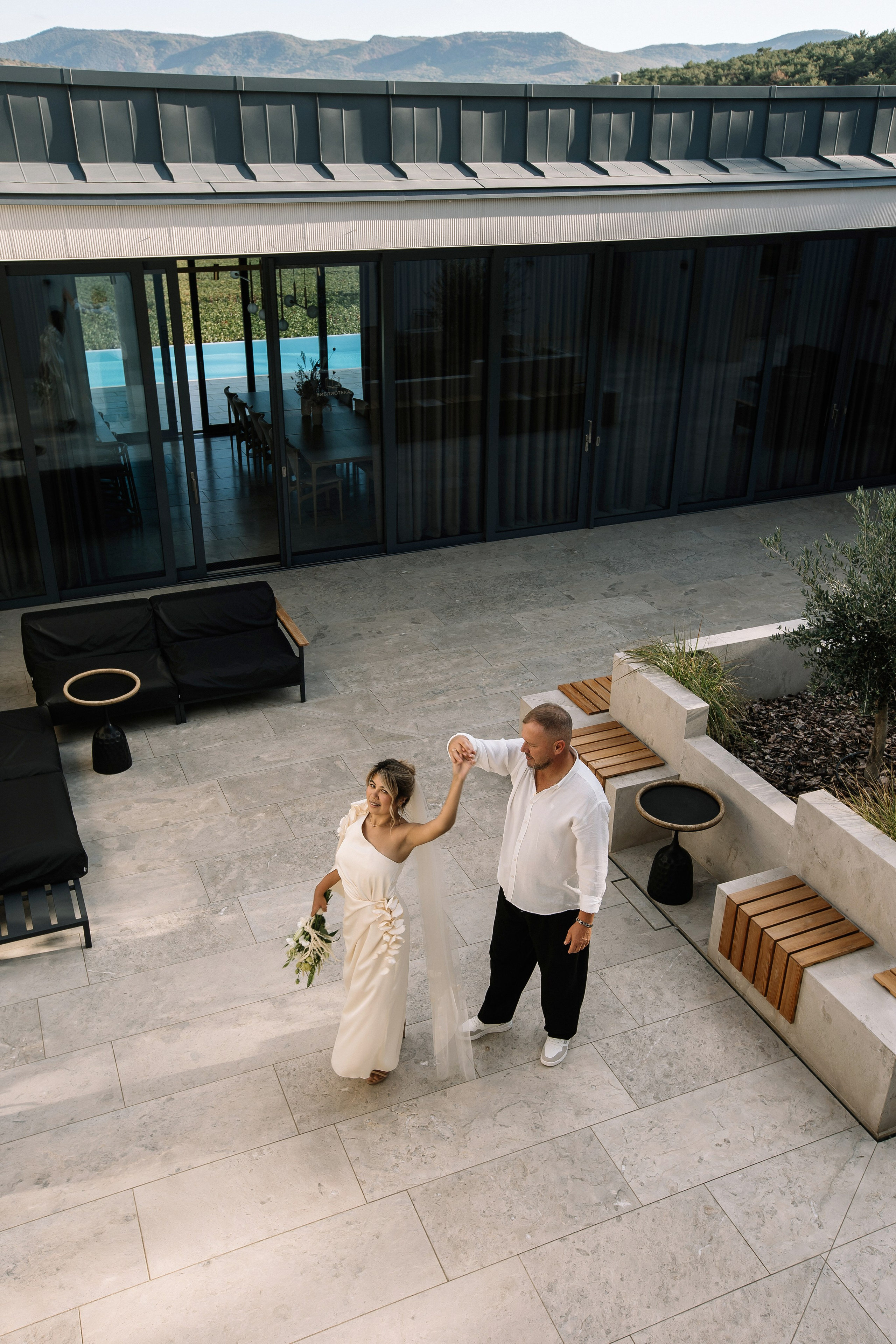 Александр и Гузель. Свадьба для двоих. Винодельня AYA. Фотограф Анна Лейман. Севастополь