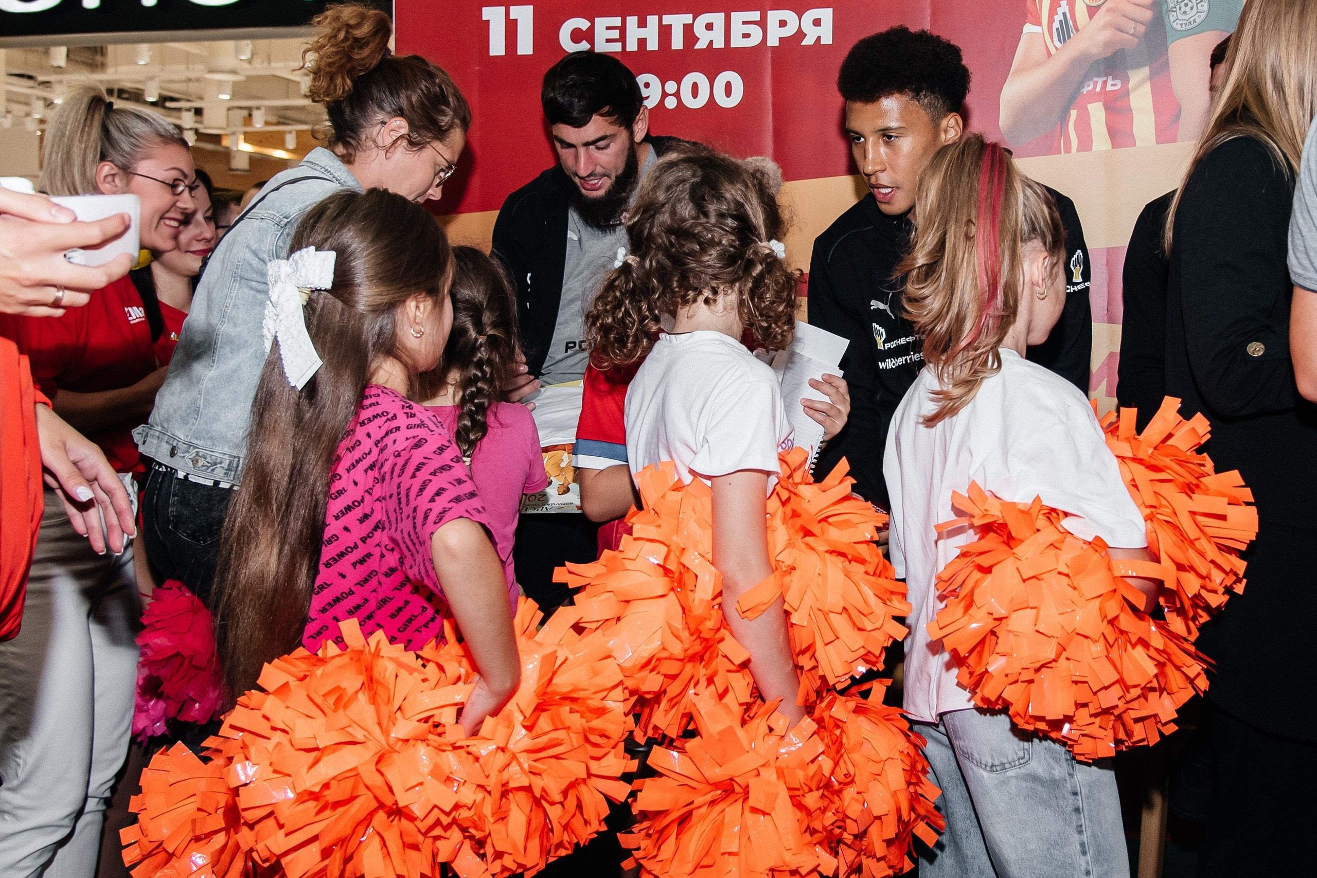 ФК Арсенал автограф-сессия в ТЦ Макси. Семейный и детский фотограф в Туле