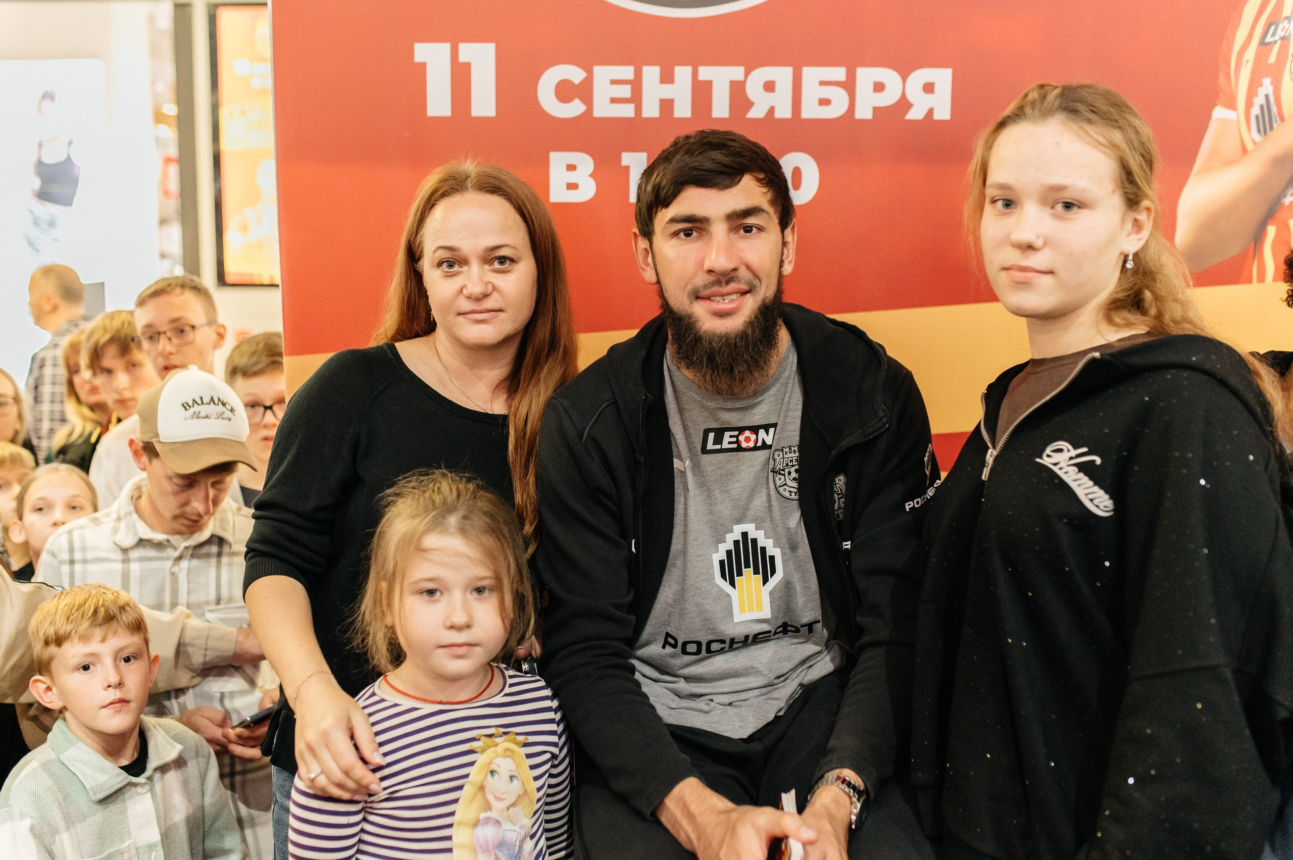 ФК Арсенал автограф-сессия в ТЦ Макси. Семейный и детский фотограф в Туле