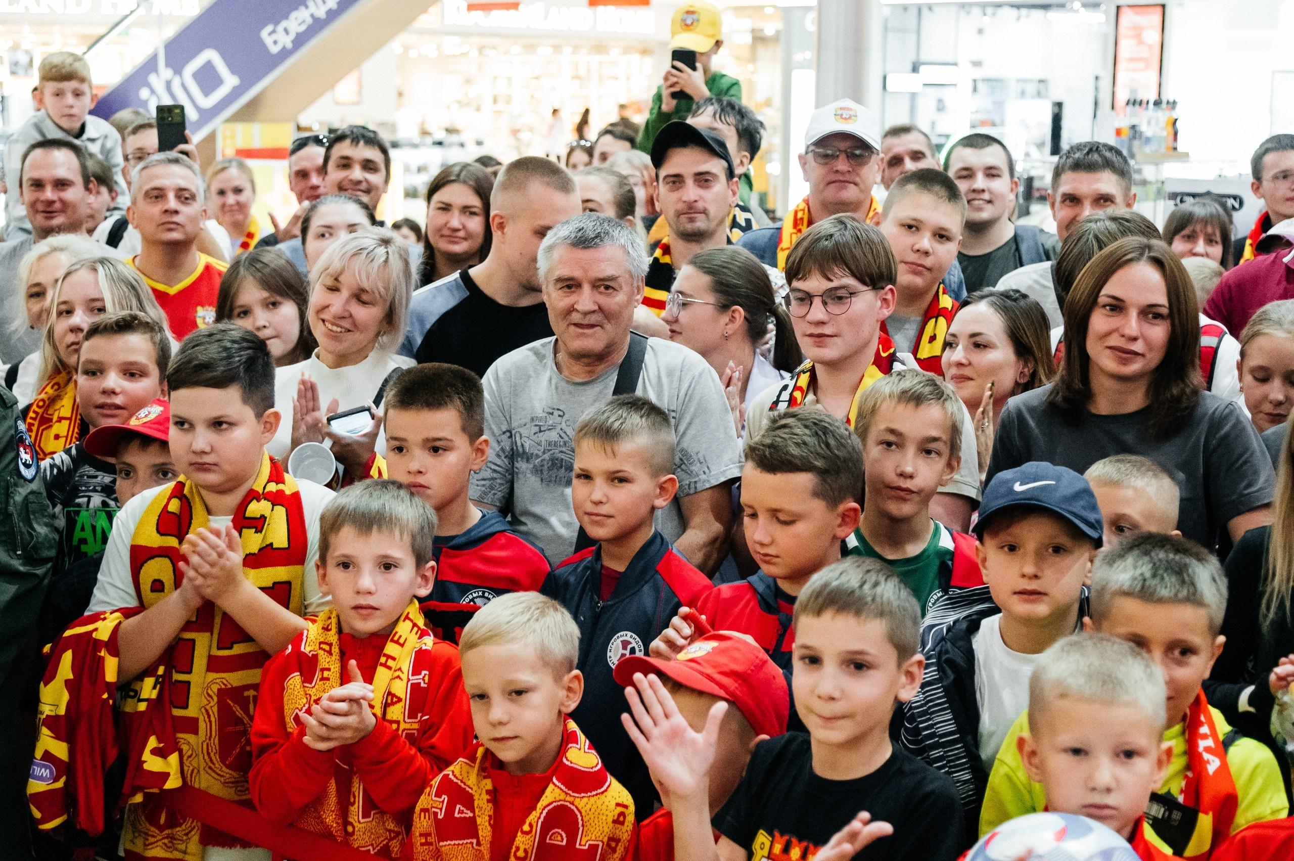ФК Арсенал автограф-сессия в ТЦ Макси. Семейный и детский фотограф в Туле