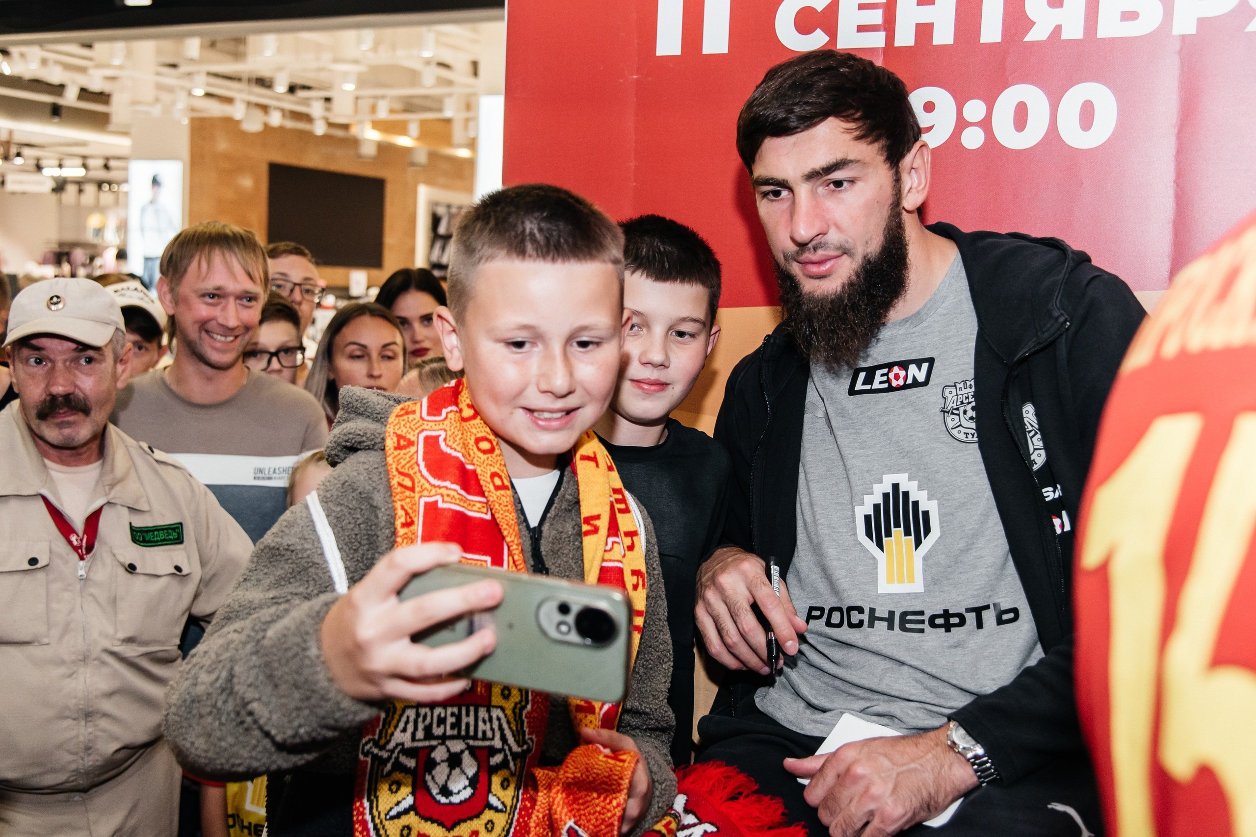 ФК Арсенал автограф-сессия в ТЦ Макси. Семейный и детский фотограф в Туле