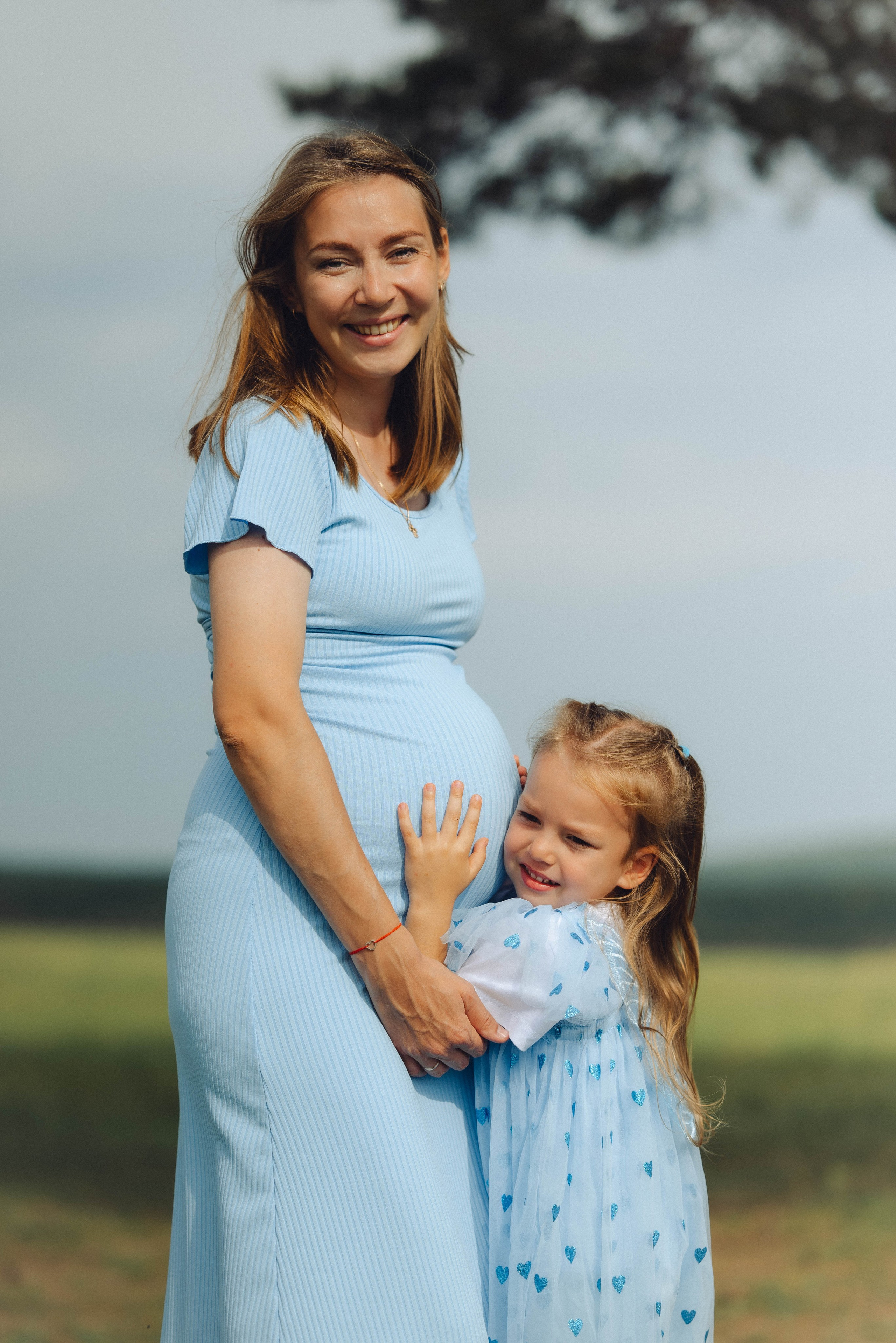 У дерева. Портретный и семейный фотограф в Екатеринбурге Мишина Татьяна