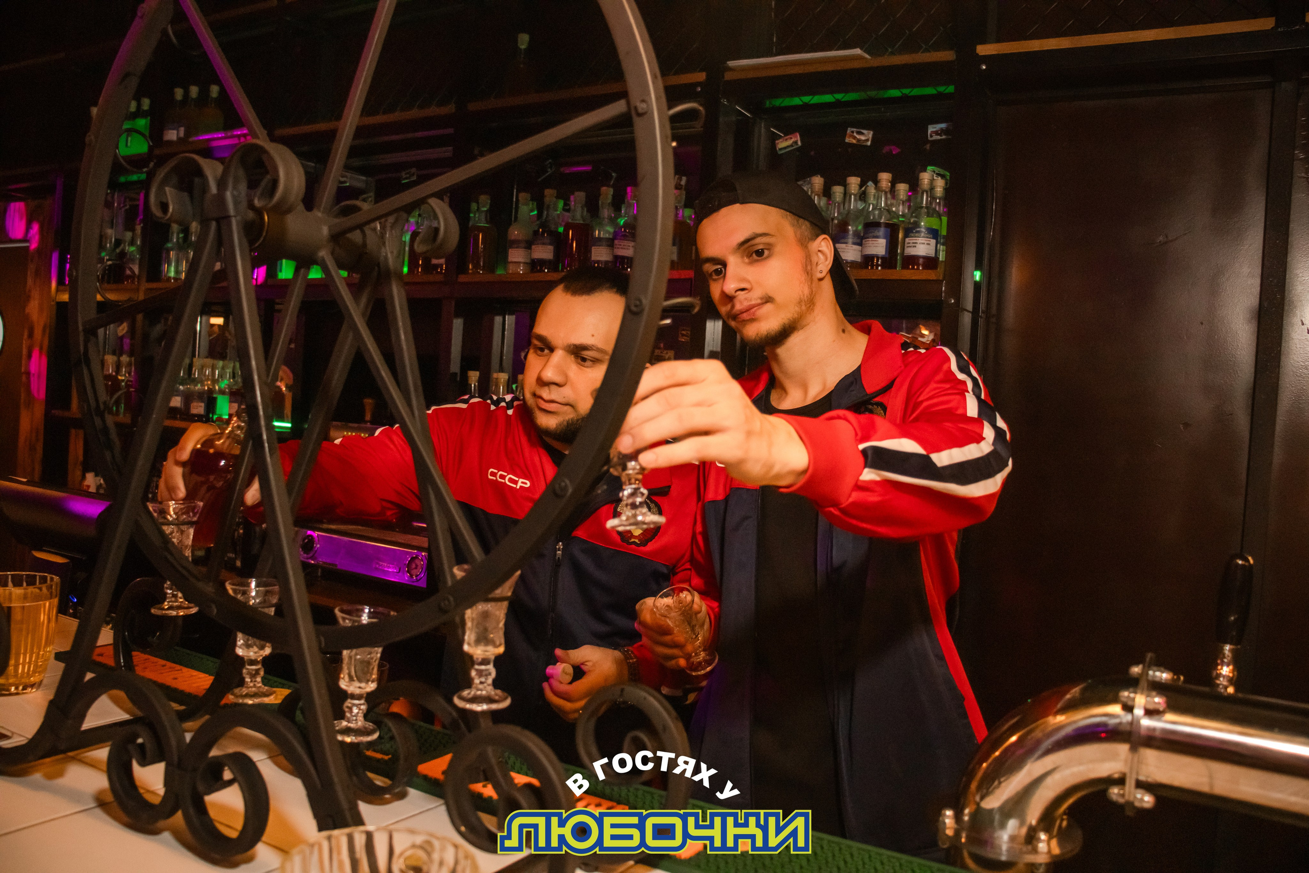 РЕПОРТАЖ В БАРАХ/КЛУБАХ. K0T0F3Y