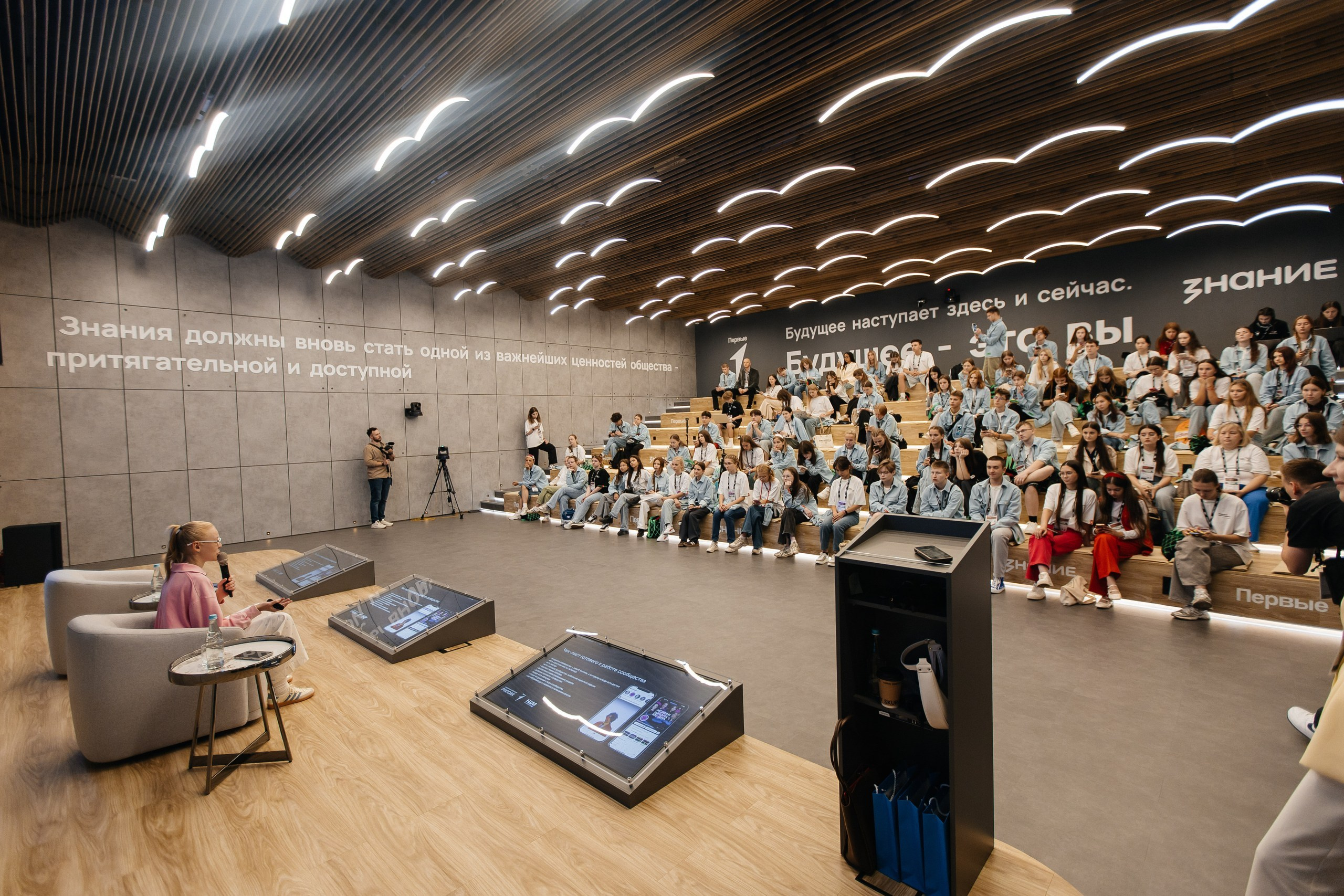 МЕДИА ПРИТЯЖЕНИЕ. ПЕРВЫЕ | VK EDUCATION |МОСКВА, 2025. Five Media — репортажный фотограф Москва | Мск