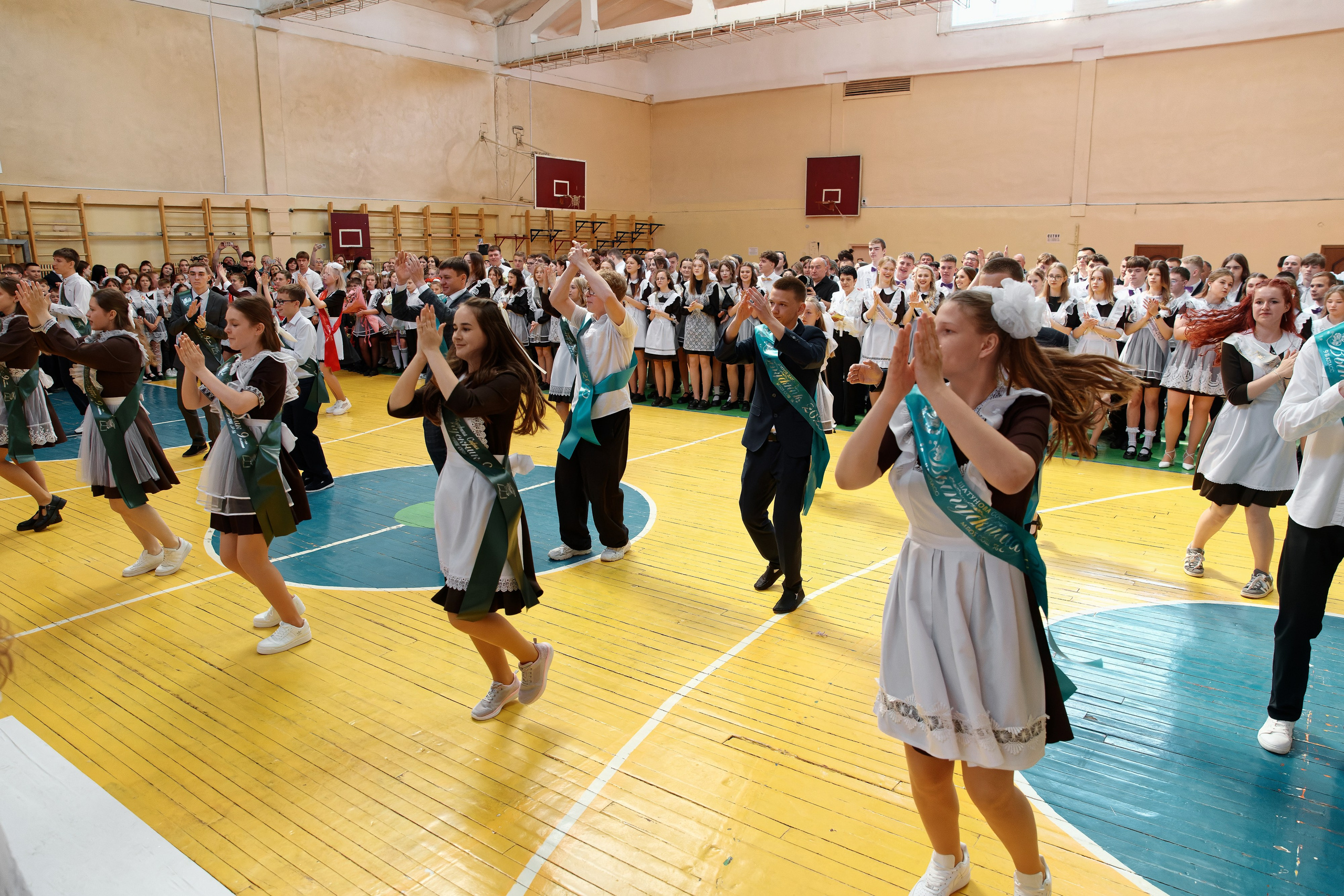 Последний звонок Школа № 42. Семейный фотограф — Макс Белогрудов