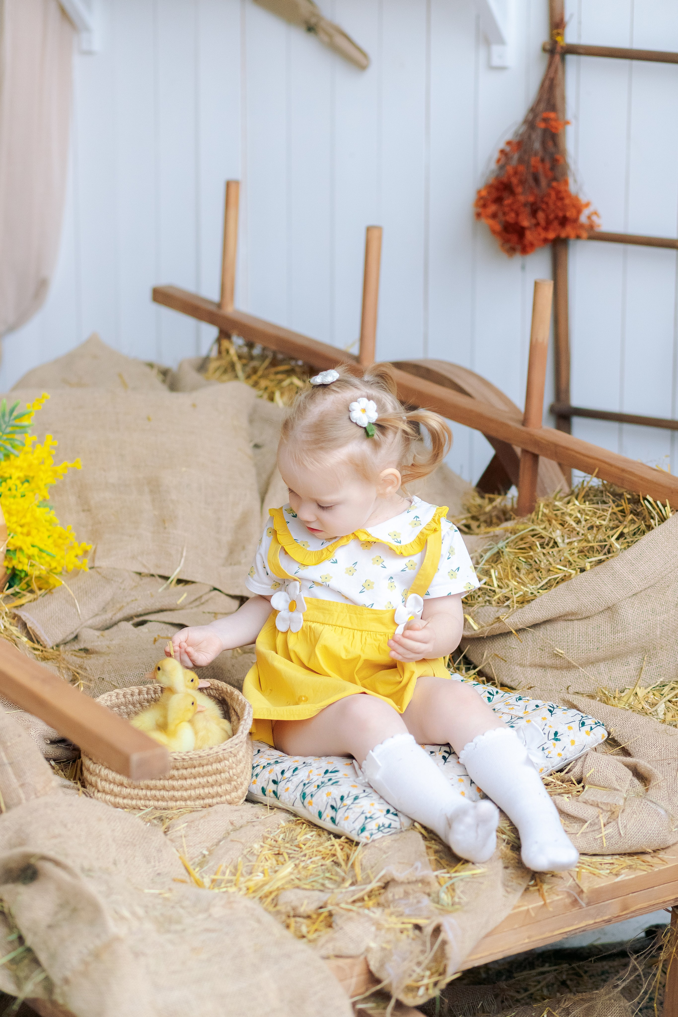 Пасхальная фотосессия с утятами в студии. Семейный фотограф Анна Скворцова