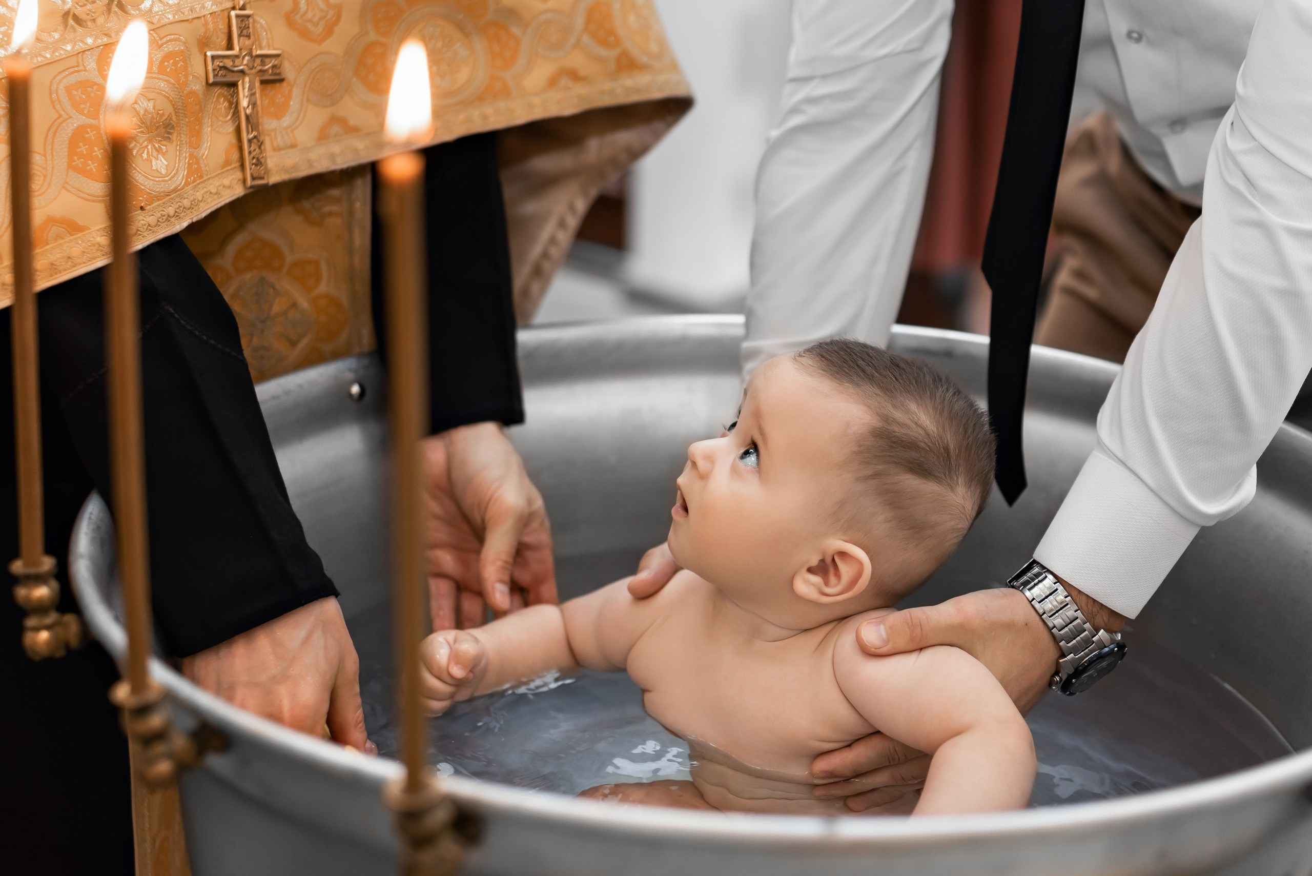 Фотографии момента погружения в купель (Таинство крещения). Moscow_CPC