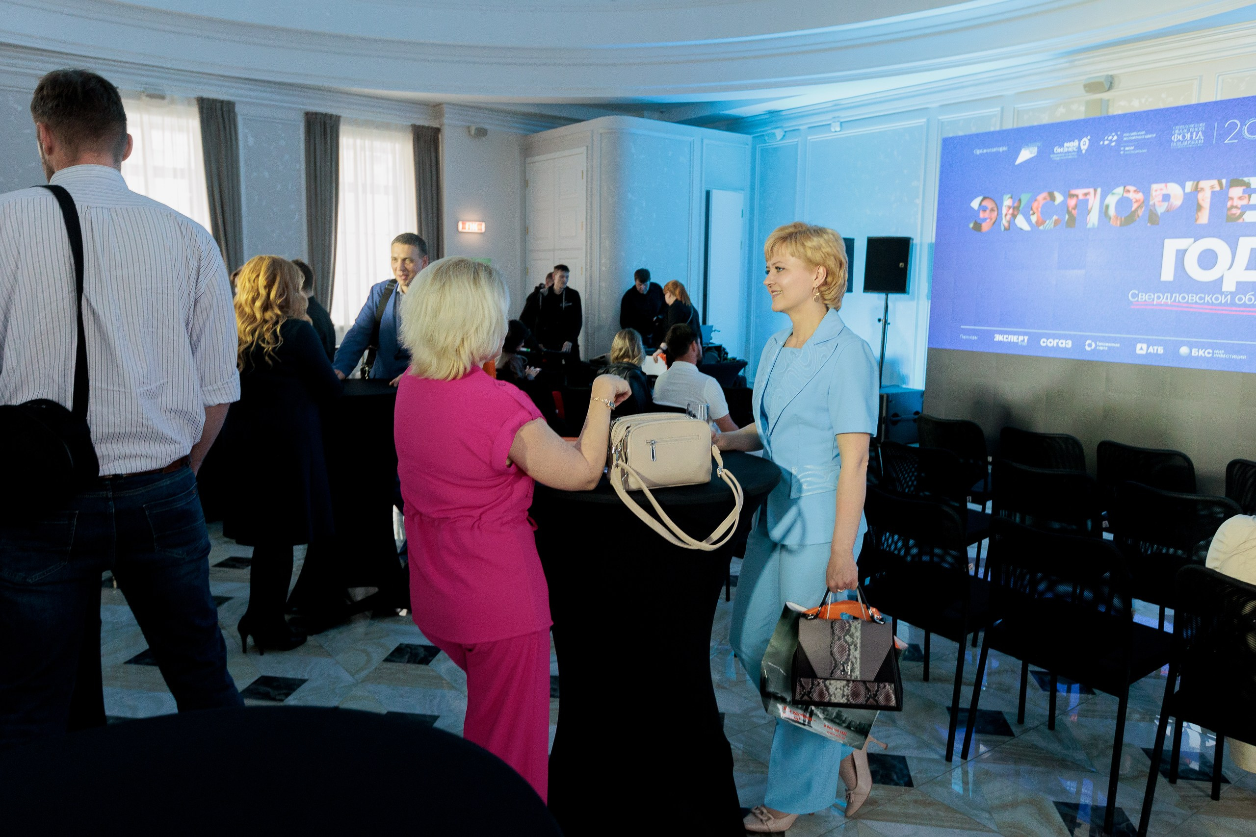 Фотограф для съемки награждения на корпоративной премии. Контент для бизнеса в Екатеринбурге Полдень Медиа