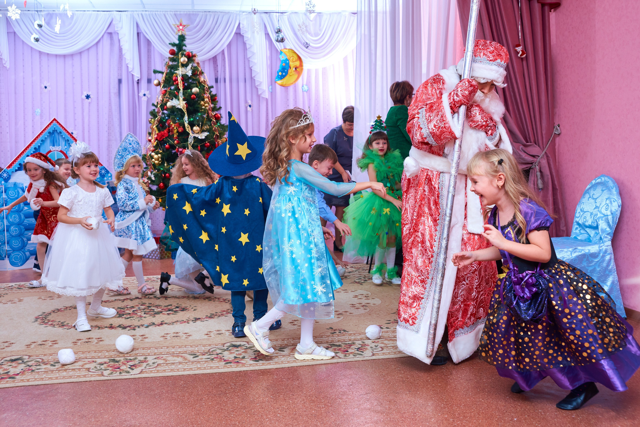 Новогодние утренники. Childrenfoto.ru