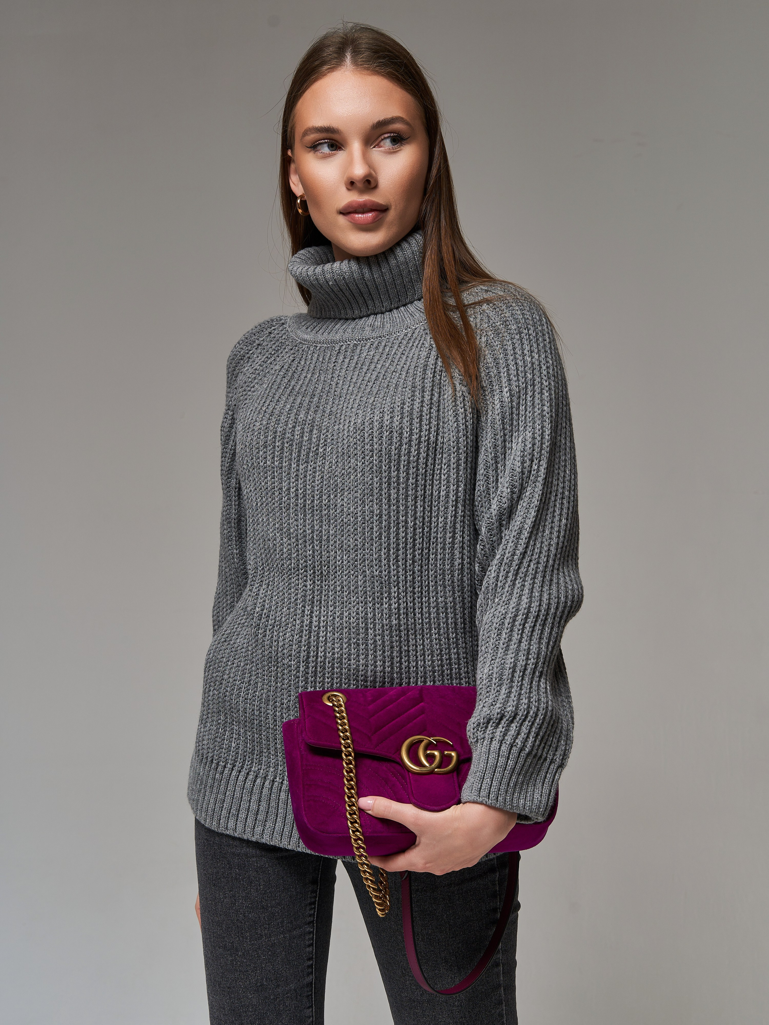 Женский свитер. Фотограф для маркетплейсов в Москве