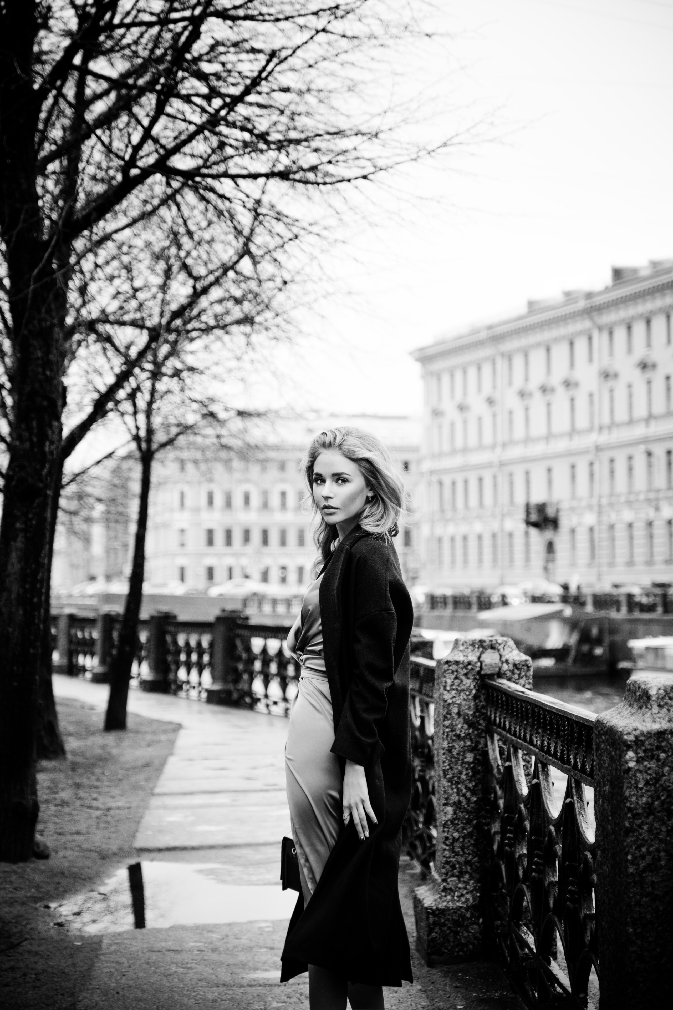 Фотосессия в центре СПб: прогулка с Софией у Исаакиевского и в Доме Зингера