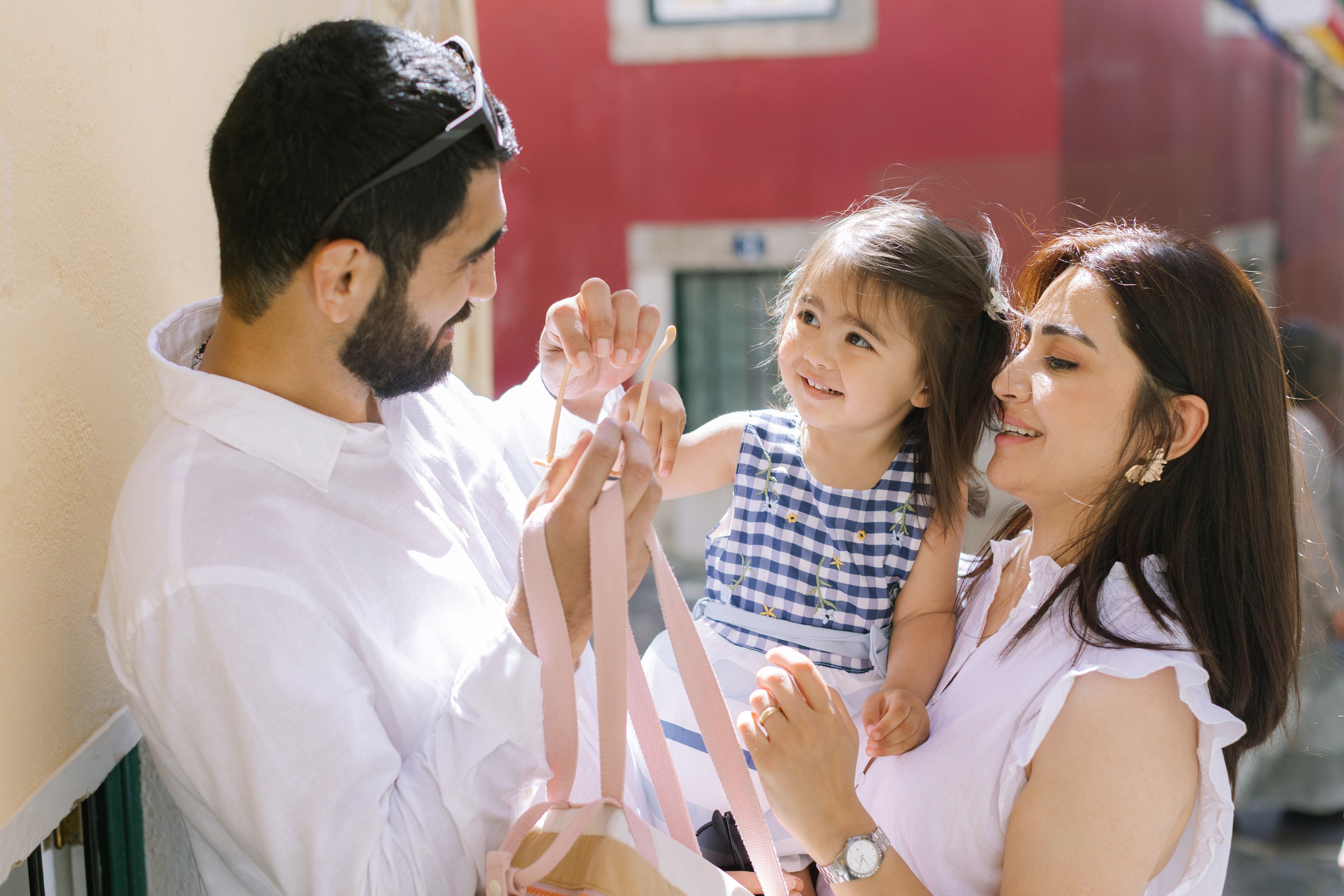 Family photo shoot on the streets of alfama. Свадебный и женский фотограф в Лиссабоне Яковлева Ольга