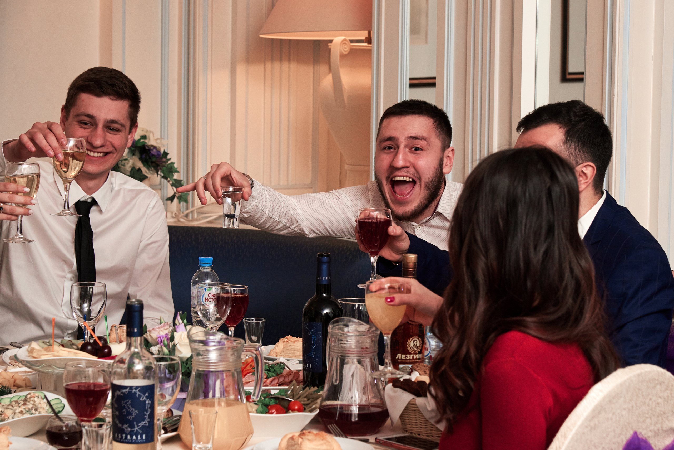 Свадебная фотосъемка на ВДНХ. Свадебный фотограф в Москве Станислав Донченко