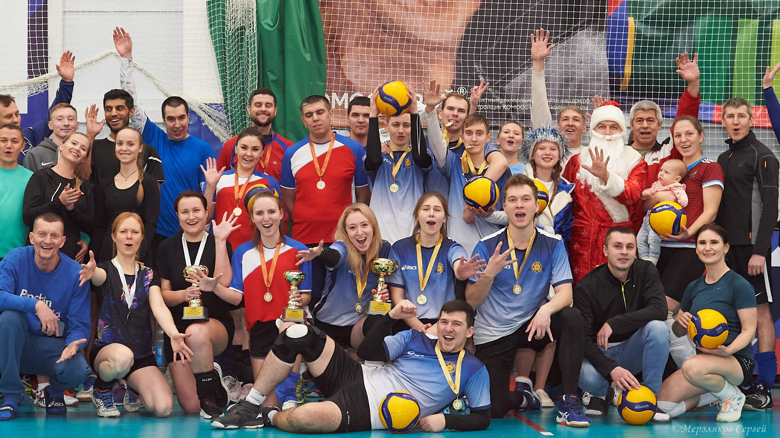 Новогодний волейбольный турнир. Ижевск. 16.12.23. Спортивный репортажный фотограф в Ижевске Сергей Мерзляков