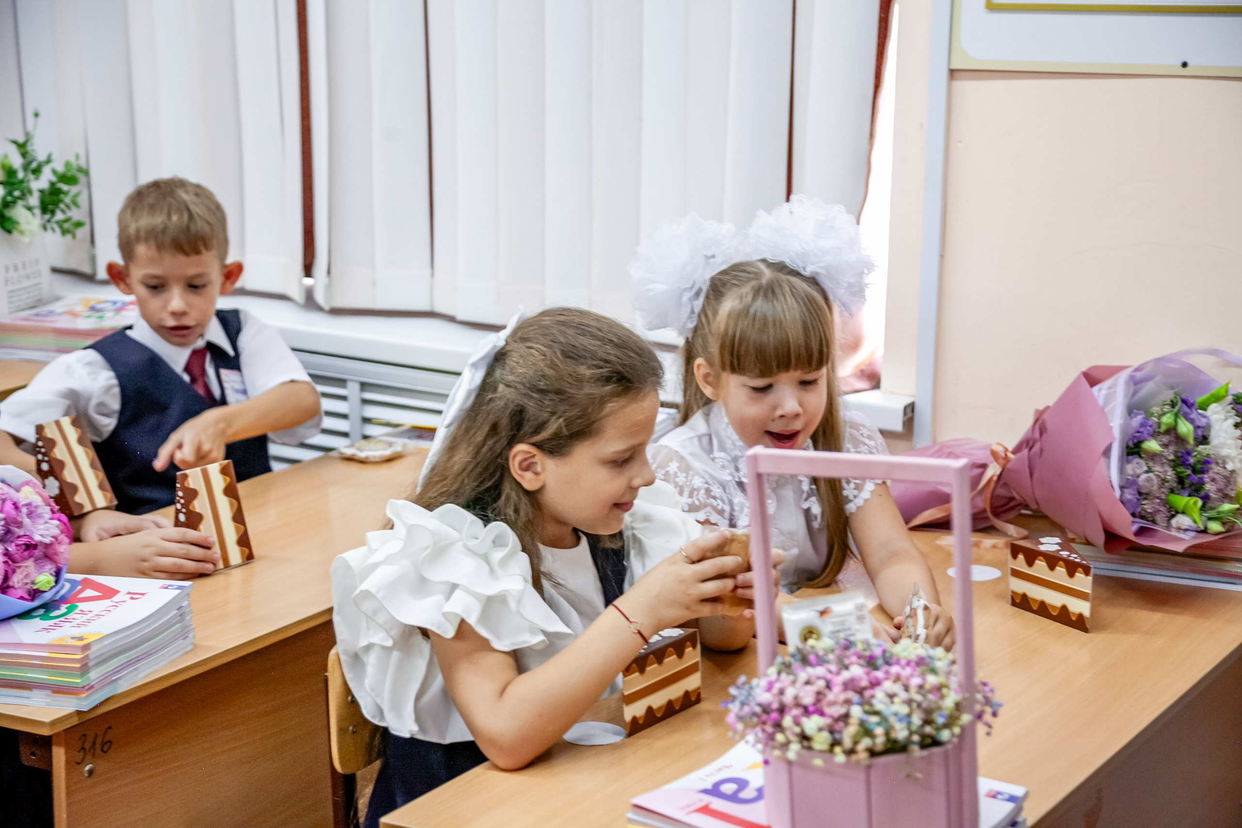 1 сентября линейка. Свадебный и семейный фотограф в Армавире
