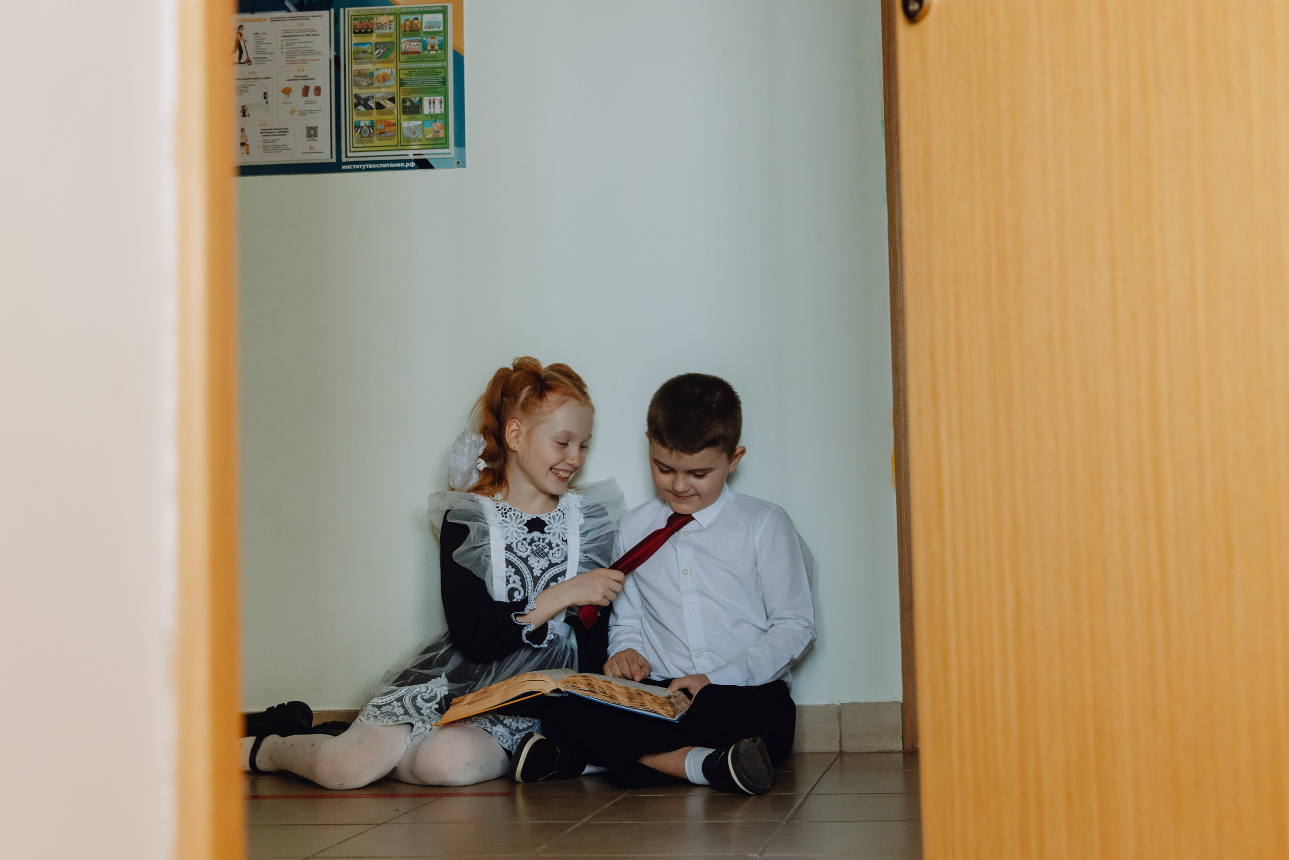 Школьные альбомы в Чернянке. Фотограф Максим Никонов