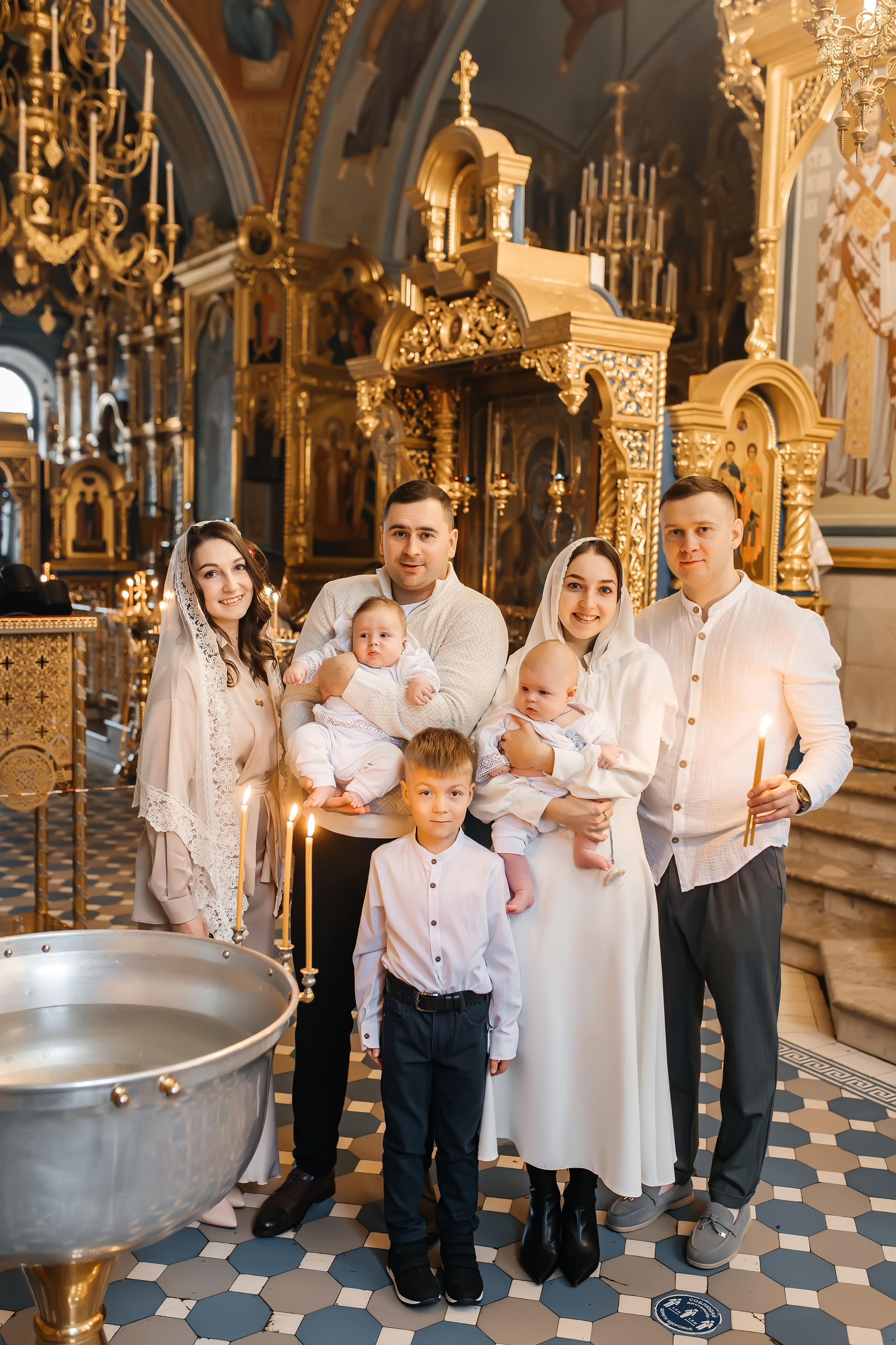 Крещение Гордея и Степана в Храме  Успения Пресвятой Богородицы в Троице-Лыково. Фотограф на крещение и венчание Москва  Надежда Баланина