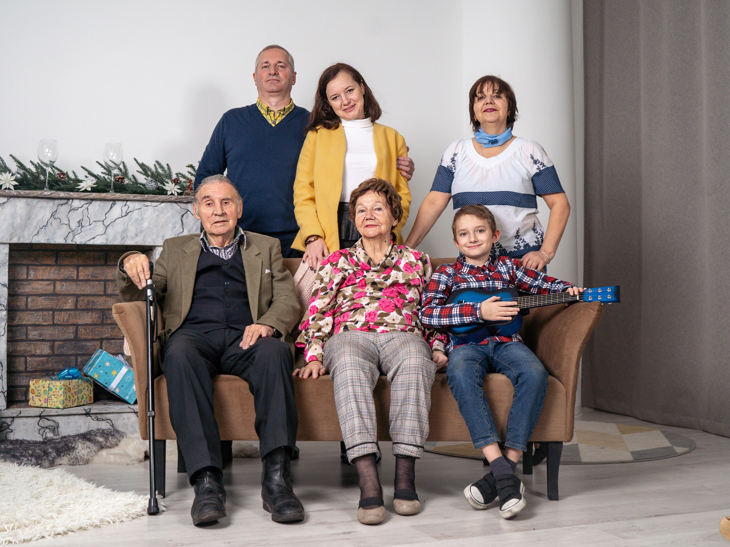 С бабушками. Фотограф Зинаида Евдокимова