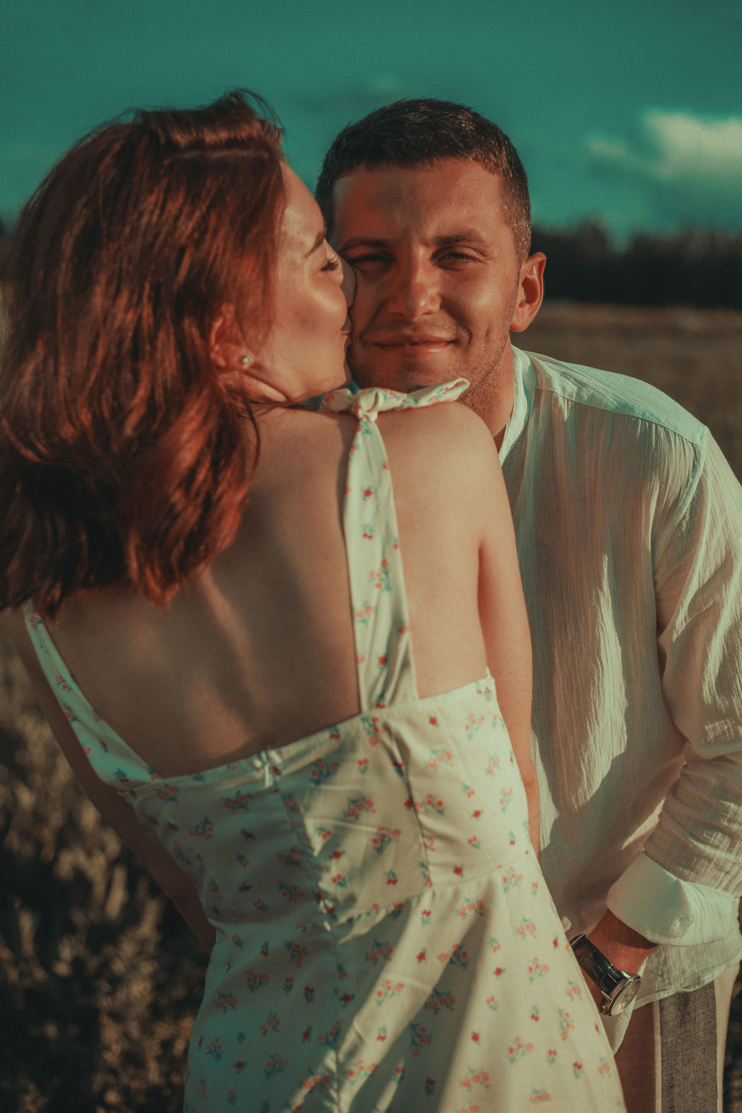 Елена и Алексей лавстори съемка в поле. Тот самый свадебный и портретный фотограф в Кирове