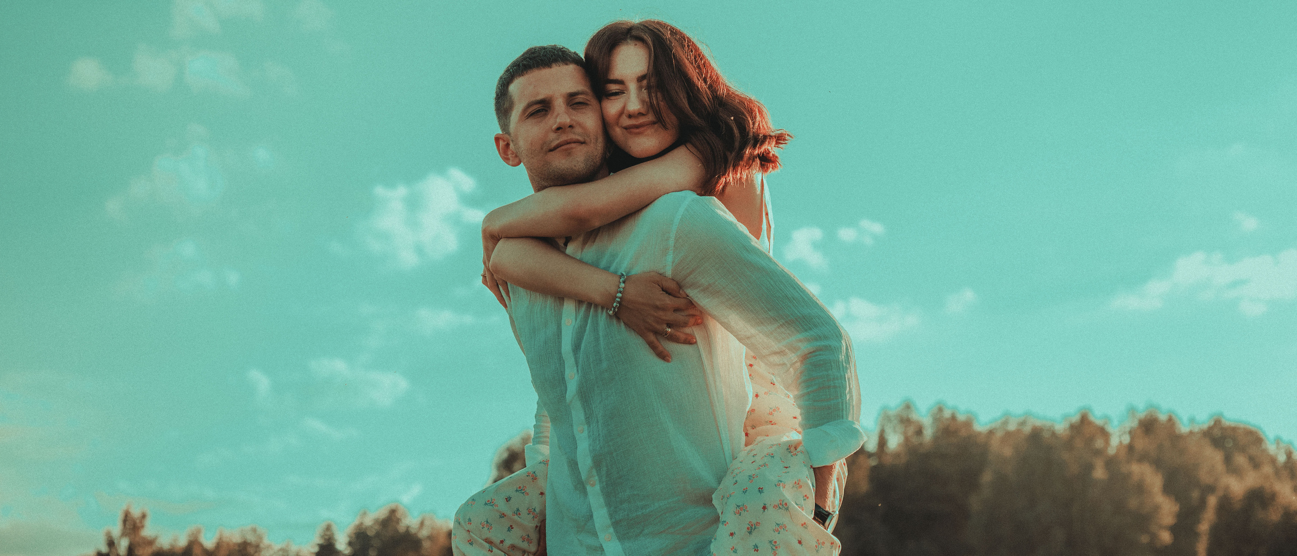 Елена и Алексей лавстори съемка в поле. Тот самый свадебный и портретный фотограф в Кирове