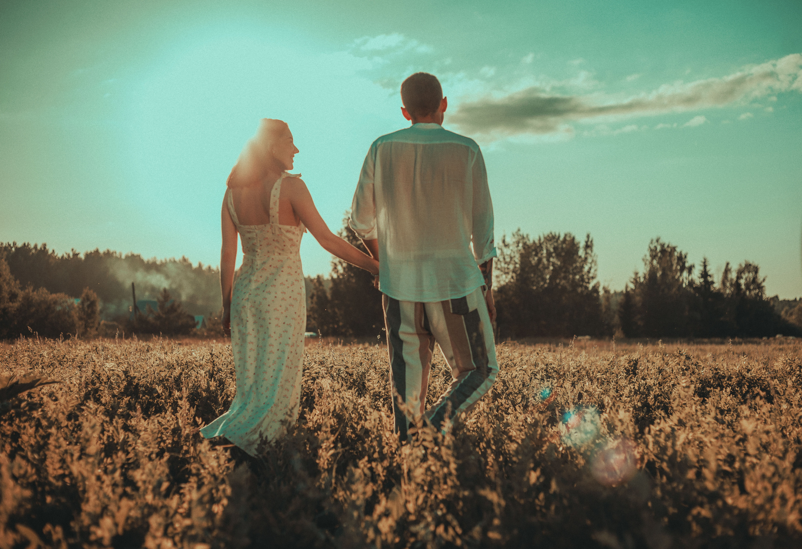 Елена и Алексей лавстори съемка в поле. Тот самый свадебный и портретный фотограф в Кирове