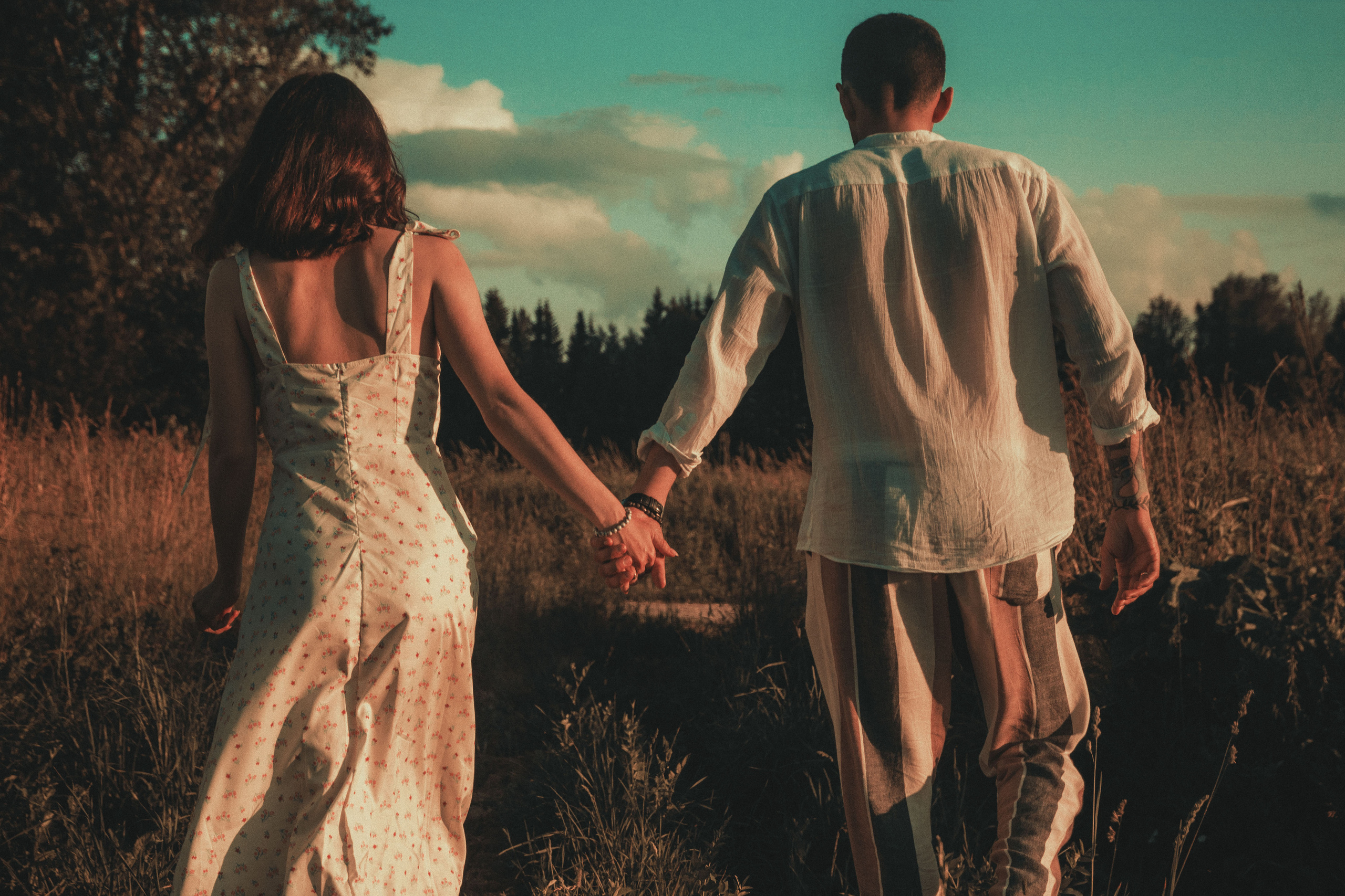 Елена и Алексей лавстори съемка в поле. Тот самый свадебный и портретный фотограф в Кирове