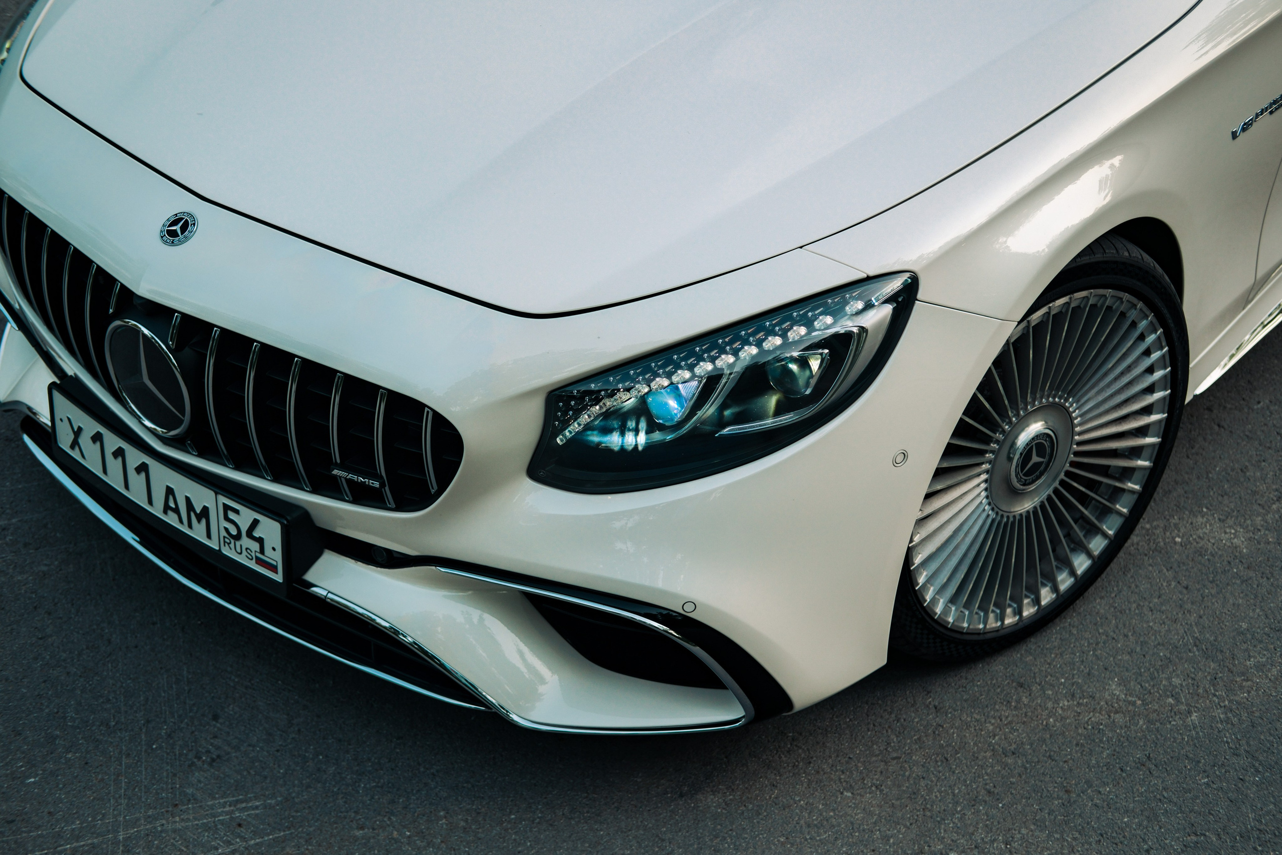 Профессиональная фотосессия Mercedes Benz S63 AMG Coupe в&nbsp;Новосибирске. Автомобильный фотограф Чанчин Владимир: детальные снимки кузова, интерьера и&nbsp;динамики. Съемка автомобиля для продажи