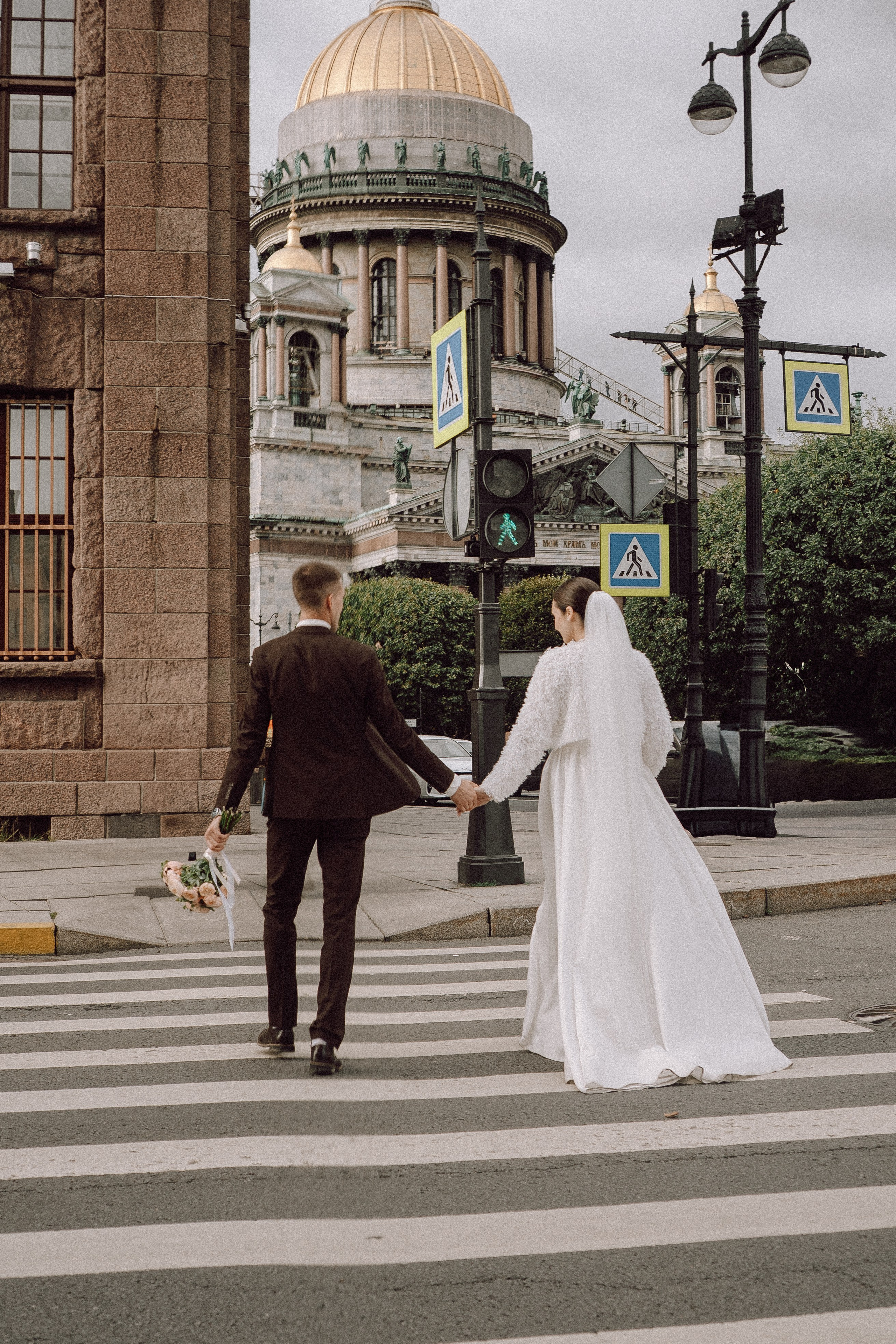 СВАДЕБНАЯ ПРОГУЛКА В САНТК-ПЕТЕРБУРГЕ (ИСАКИЕВСКИЙ СОБОР, ЗИМНЯЯ КАНАВКА, ЭРМИТАЖ И БОЛЬШАЯ МОРСКАЯ УЛИЦА). Профессиональный фотограф, Санкт-Петербург — Виктория Богомолова