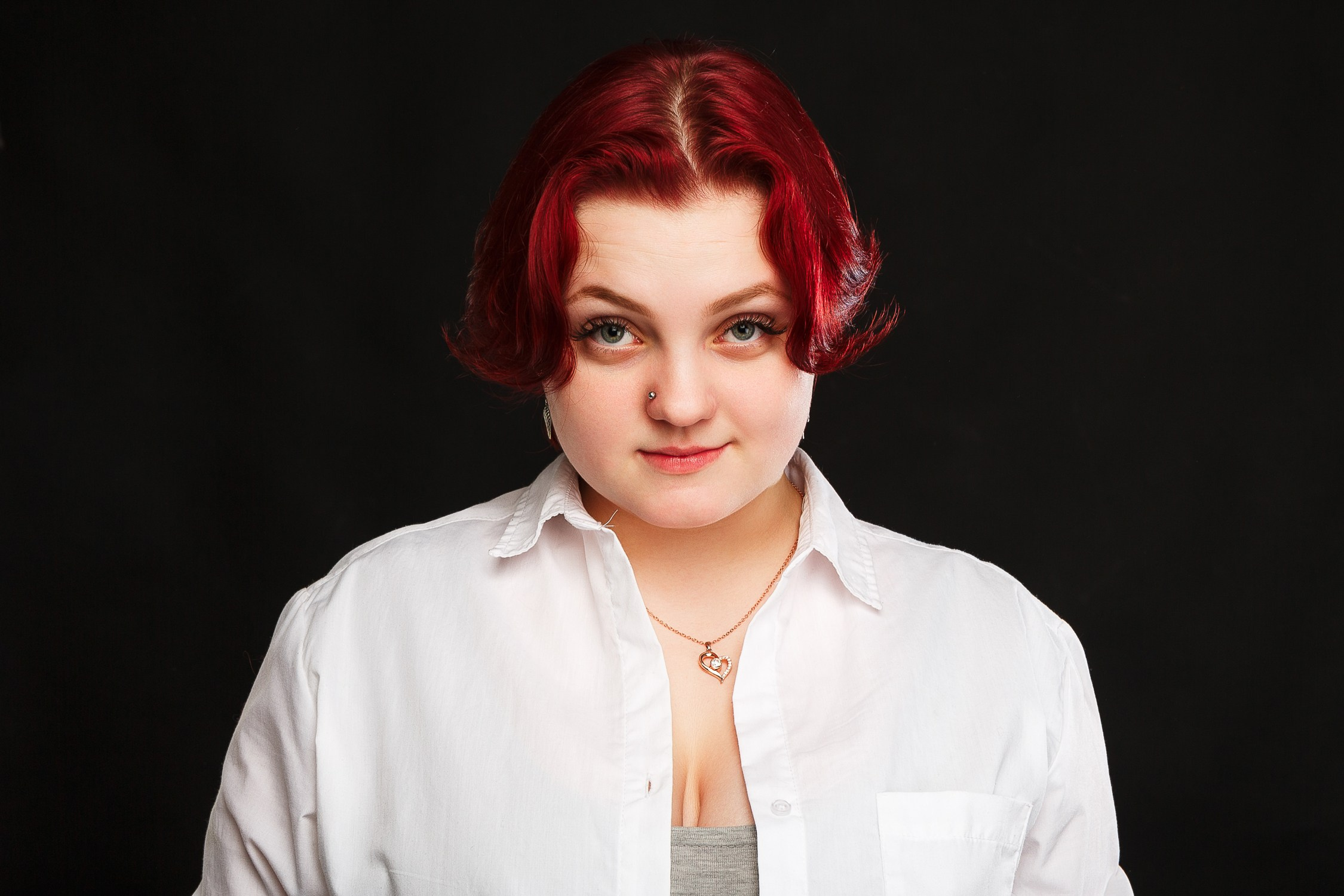 Портретная фотосессия в Санкт-Петербурге. Студийный фотосет. Профессиональный фотограф Сергей Пушкин. Студийный портрет, СПб. Женский портрет. Фотосессия для подростка. Частная фотосъёмка для соцсетей. Фото на память. Красота спасёт мир. Индивидуальная фотосессия. Студийная контент-съёмка. Фотограф для контента.