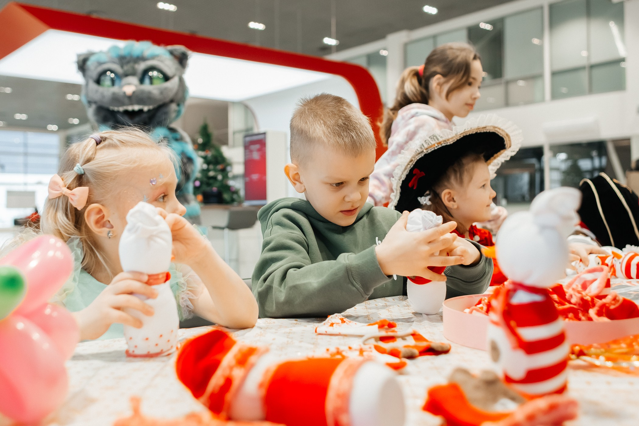 Детский мастер-класс в «Картель Авто» — «Студия чудес Алиса». Фотограф Кемерово | Сергей