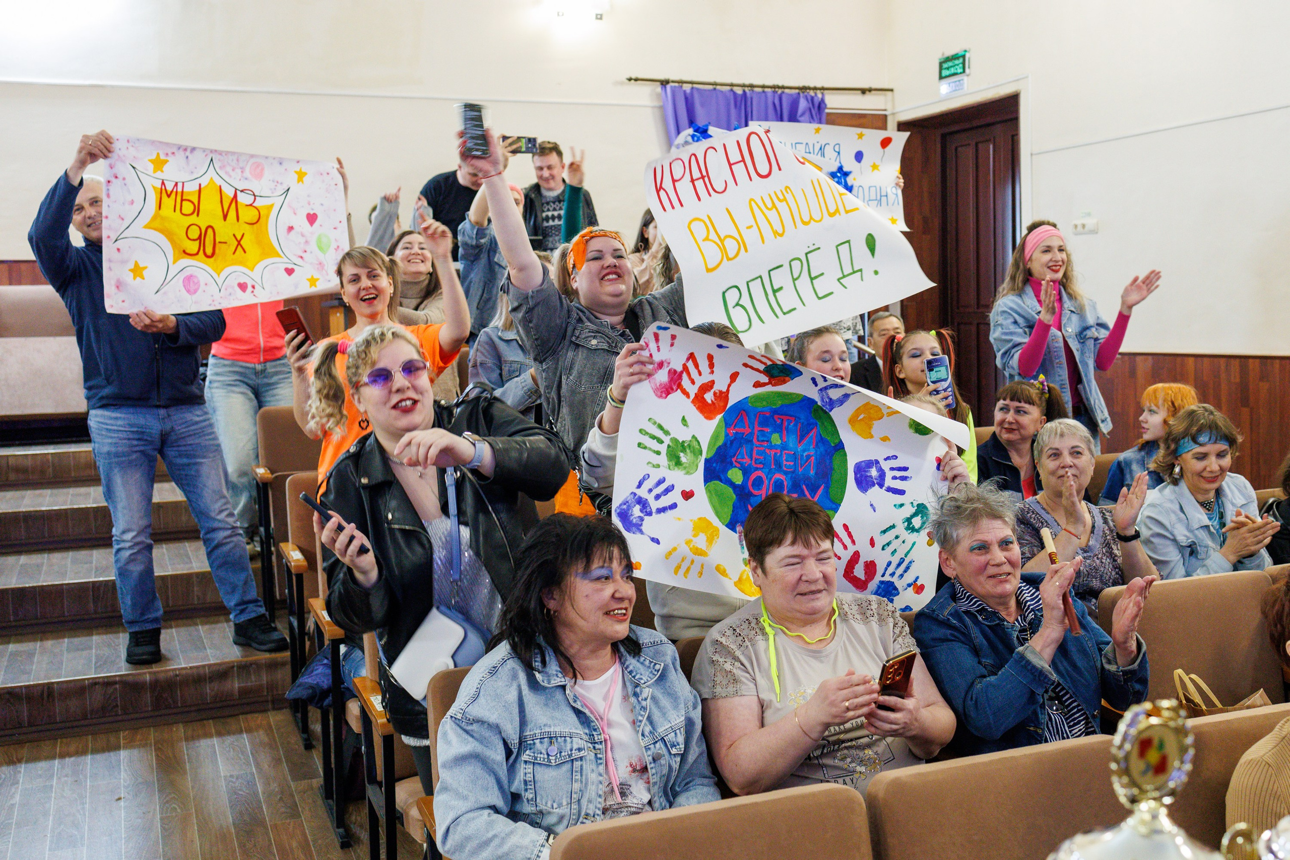 Школьный КВН в Томари. Свадебный, семейный и репортажный фотограф в Южно-Сахалинске Артур Петросян