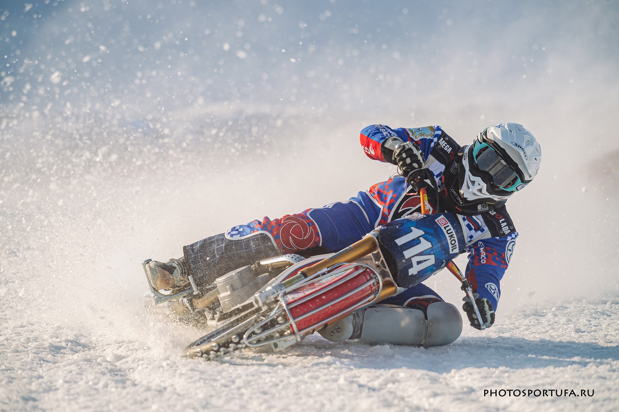Мотогонку на льду. Спортивный фотограф в Уфе Евгений Буров