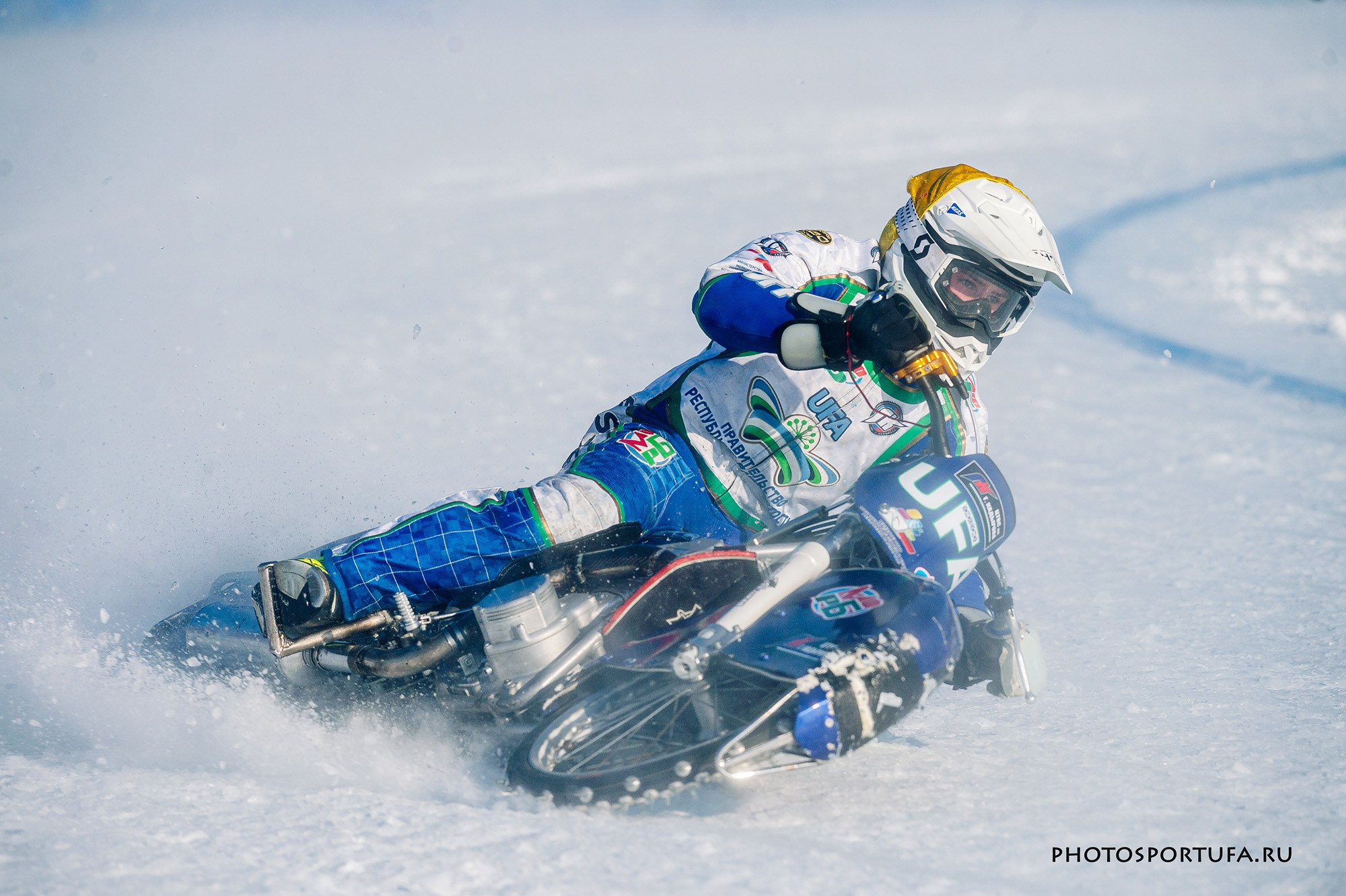 Мотогонку на льду. Спортивный фотограф в Уфе Евгений Буров
